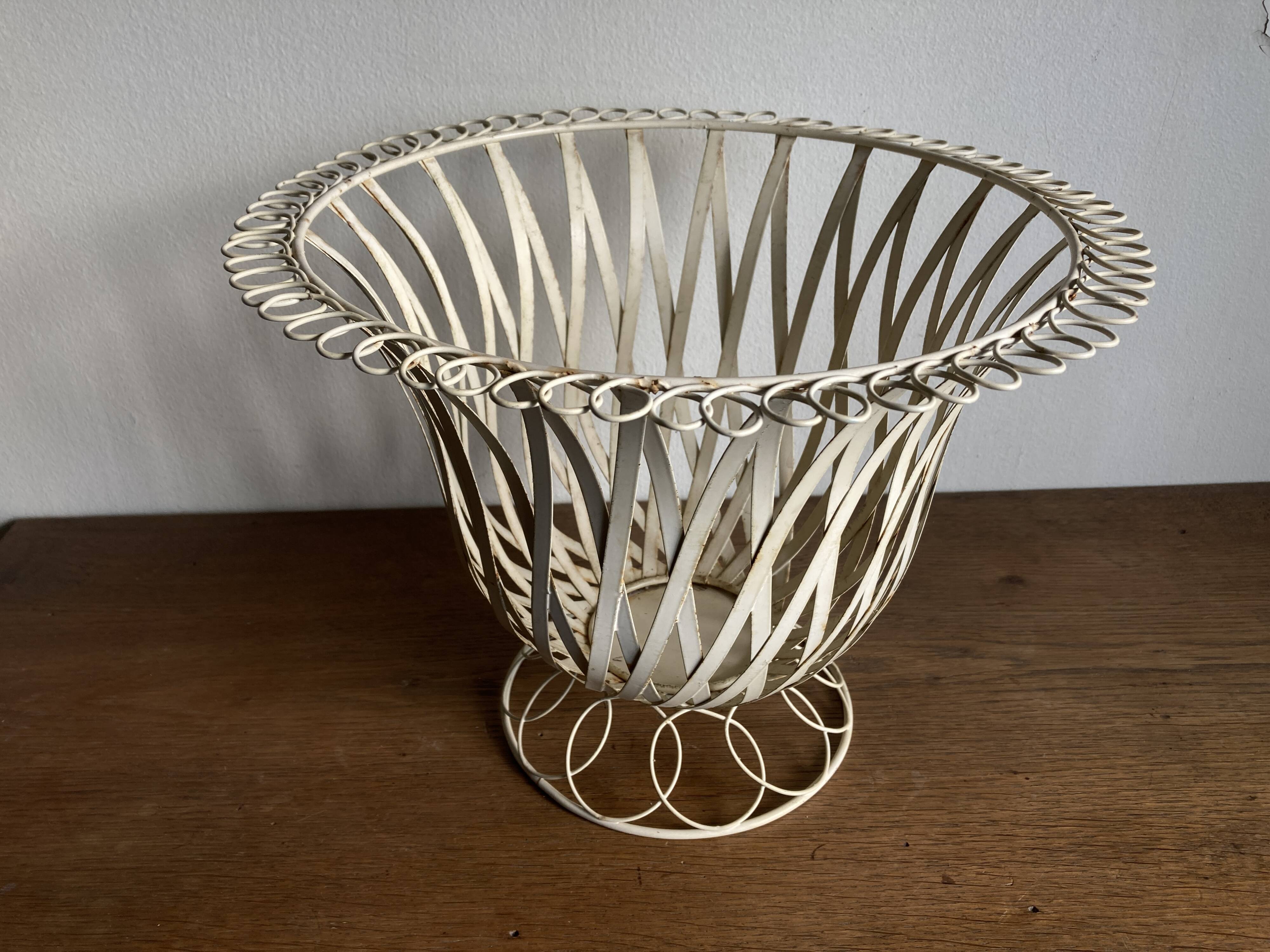 XXL Neoclassical Medici in Ivory Sheet Metal