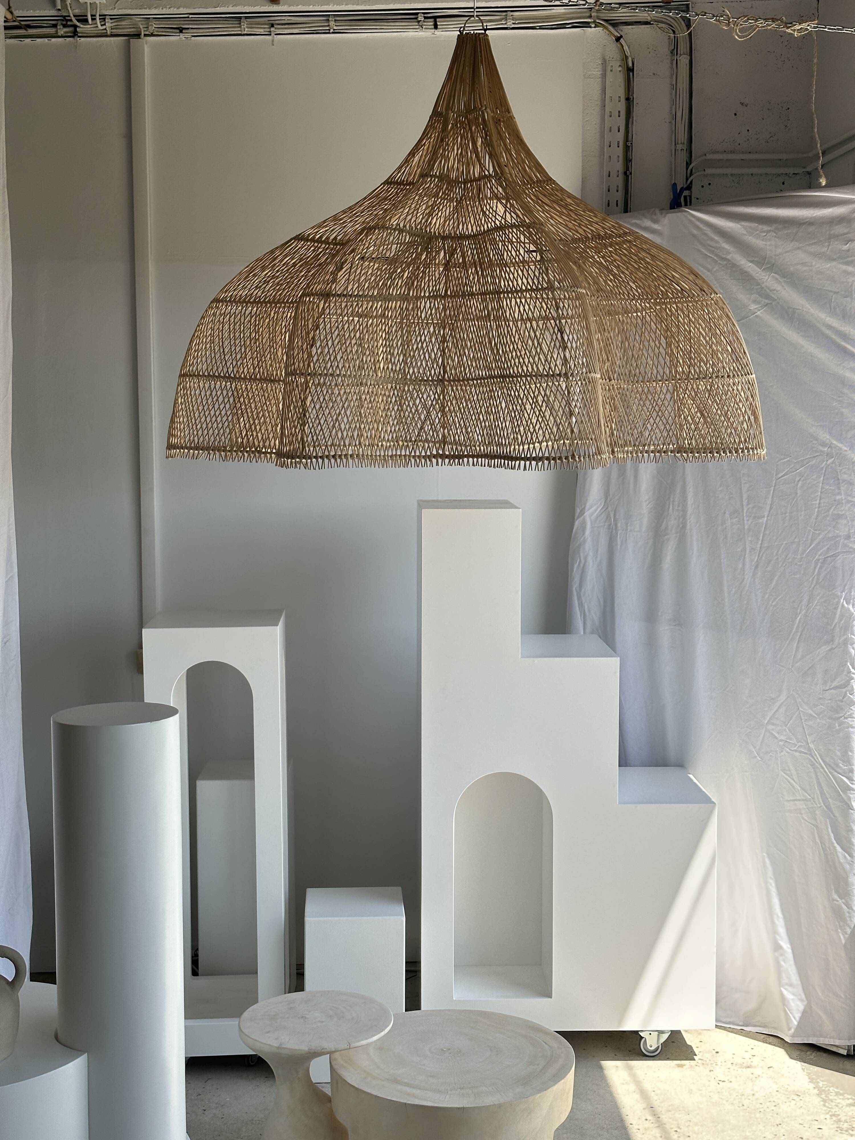 Immense rattan suspension in the shape of a flower, tulip, corolla H1m D1m50