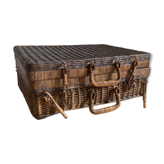 Vintage wicker picnic basket