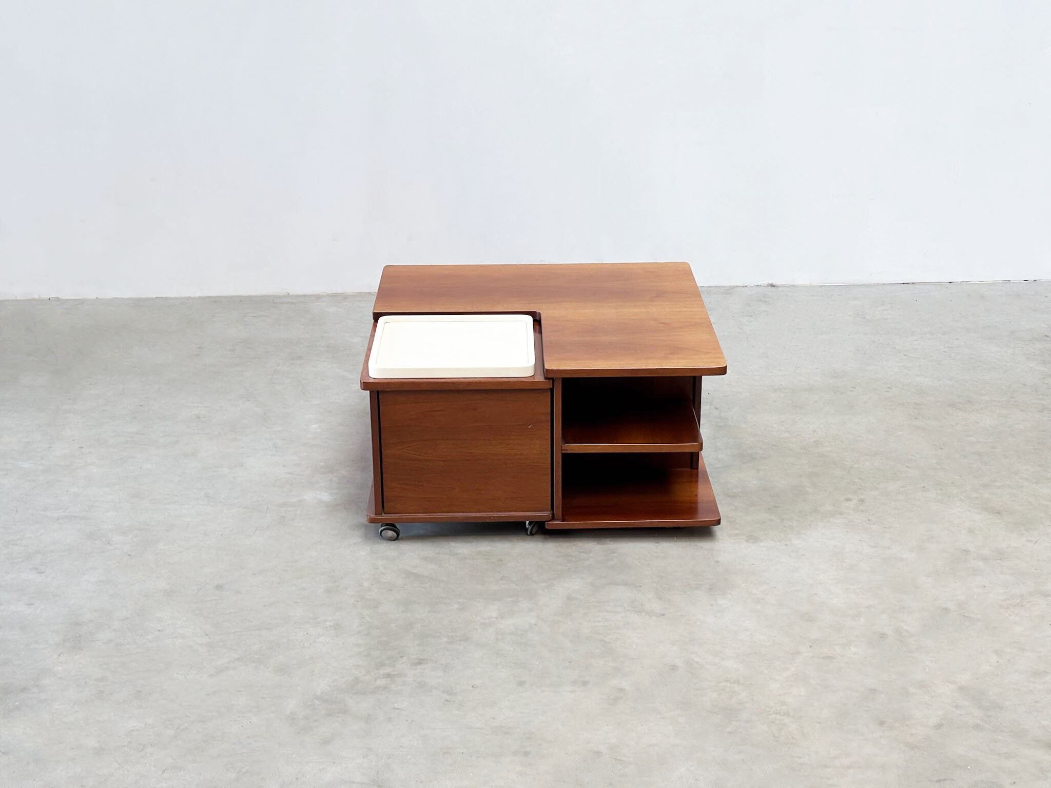 Table basse bar dissimulée italienne