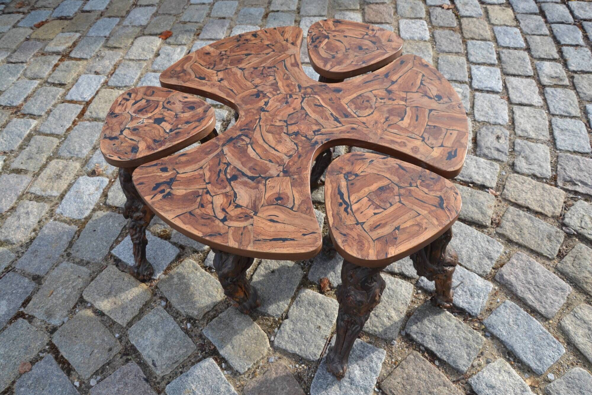 Modular coffee table in vine shoot marquetry.