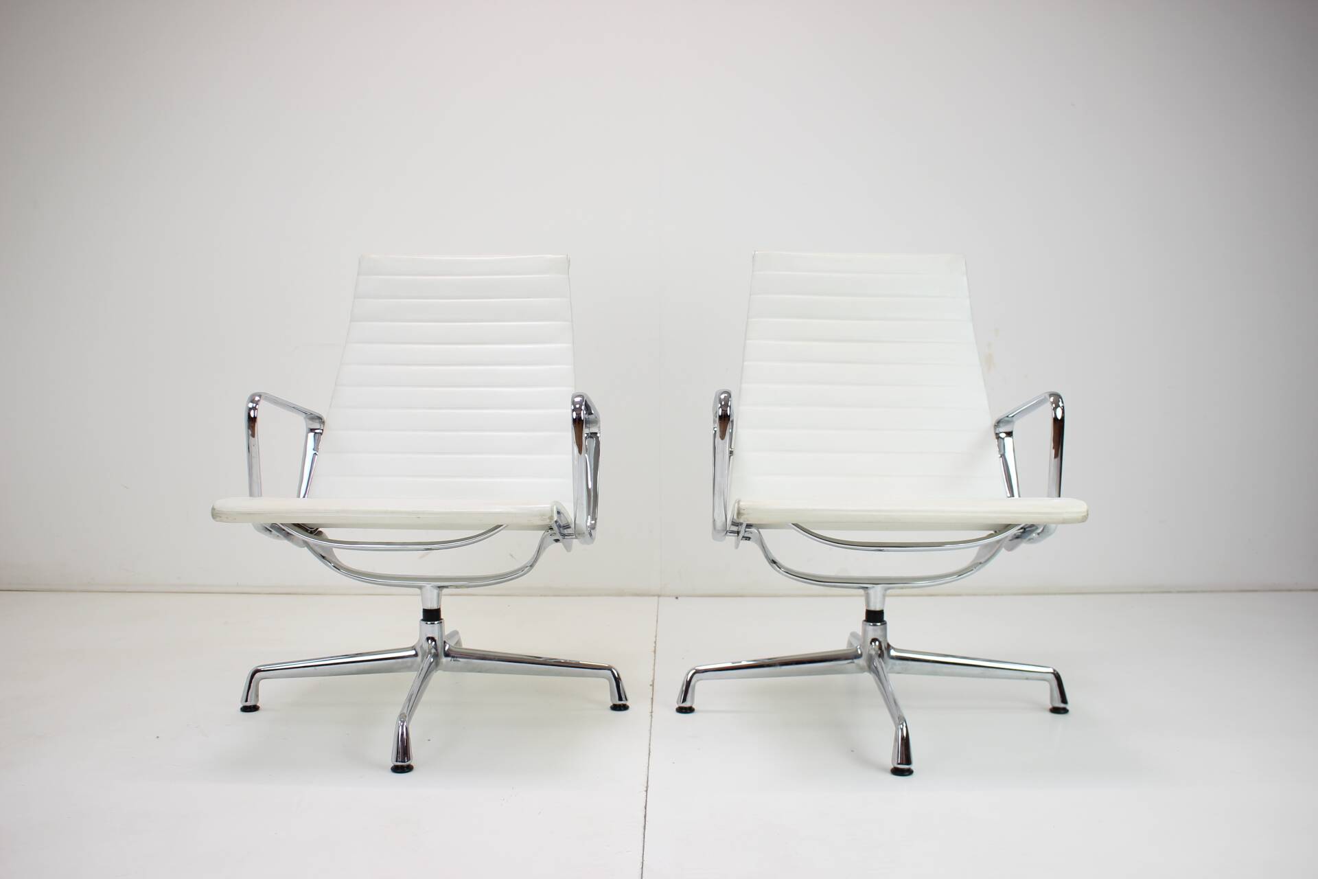 Chair by Charles & Ray Eames for Vitra, EA 107