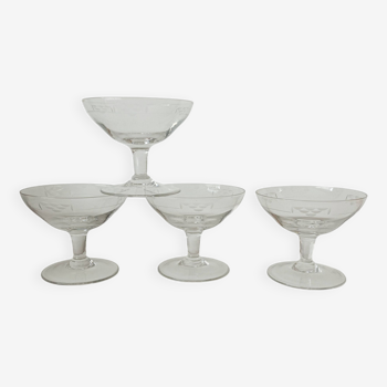 Set of 4 engraved glass champagne glasses