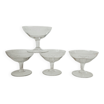 Lot de 4 coupes à champagne en verre gravé