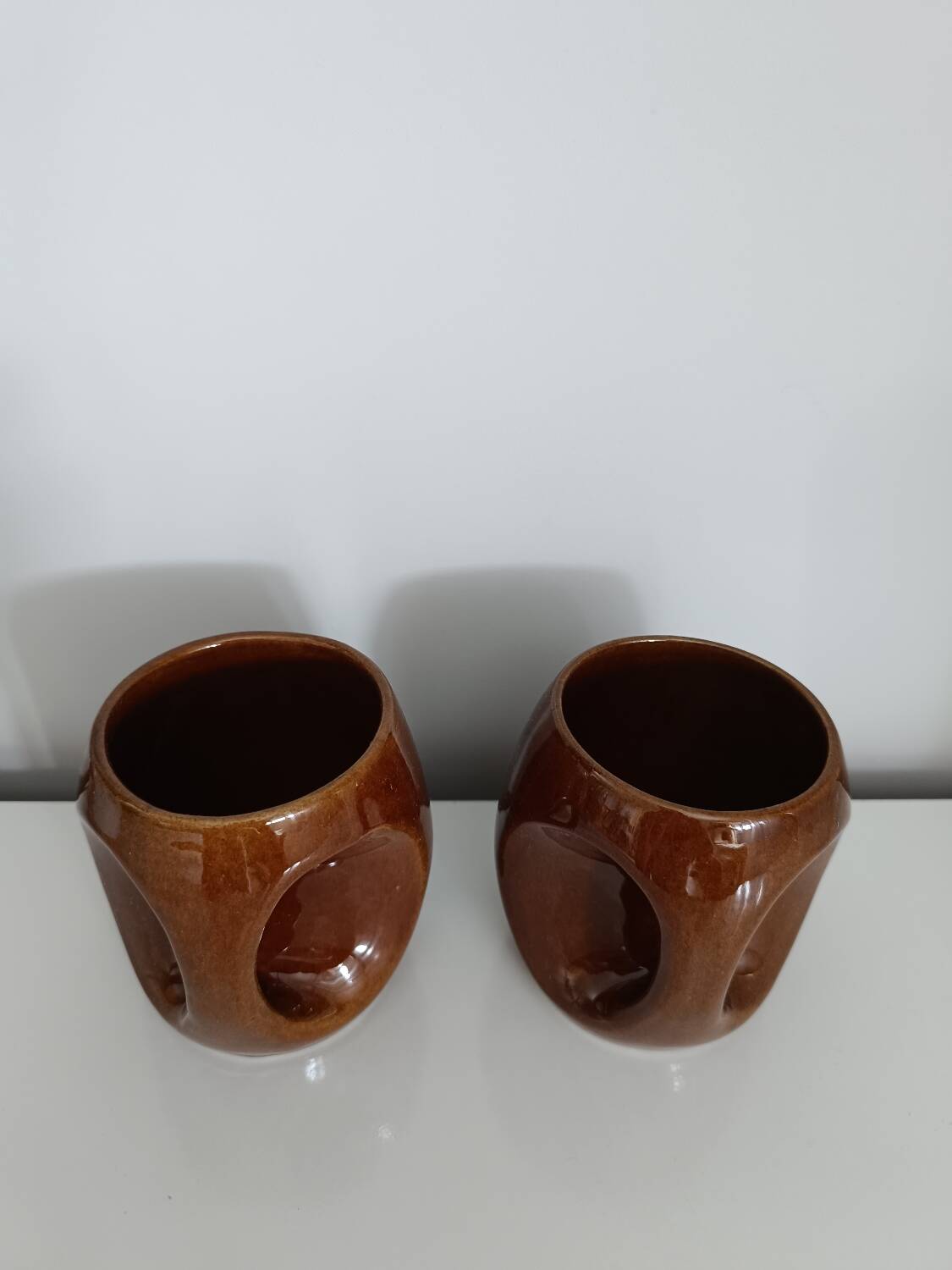 Set of 2 vintage ceramic mugs/cups