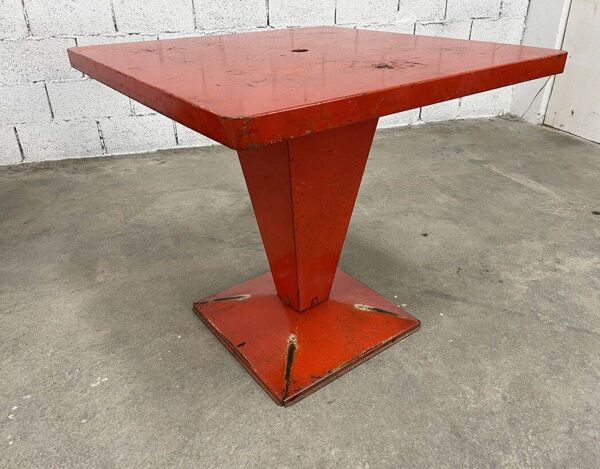 Paire de tables Tolix modèle Kub des années 1950