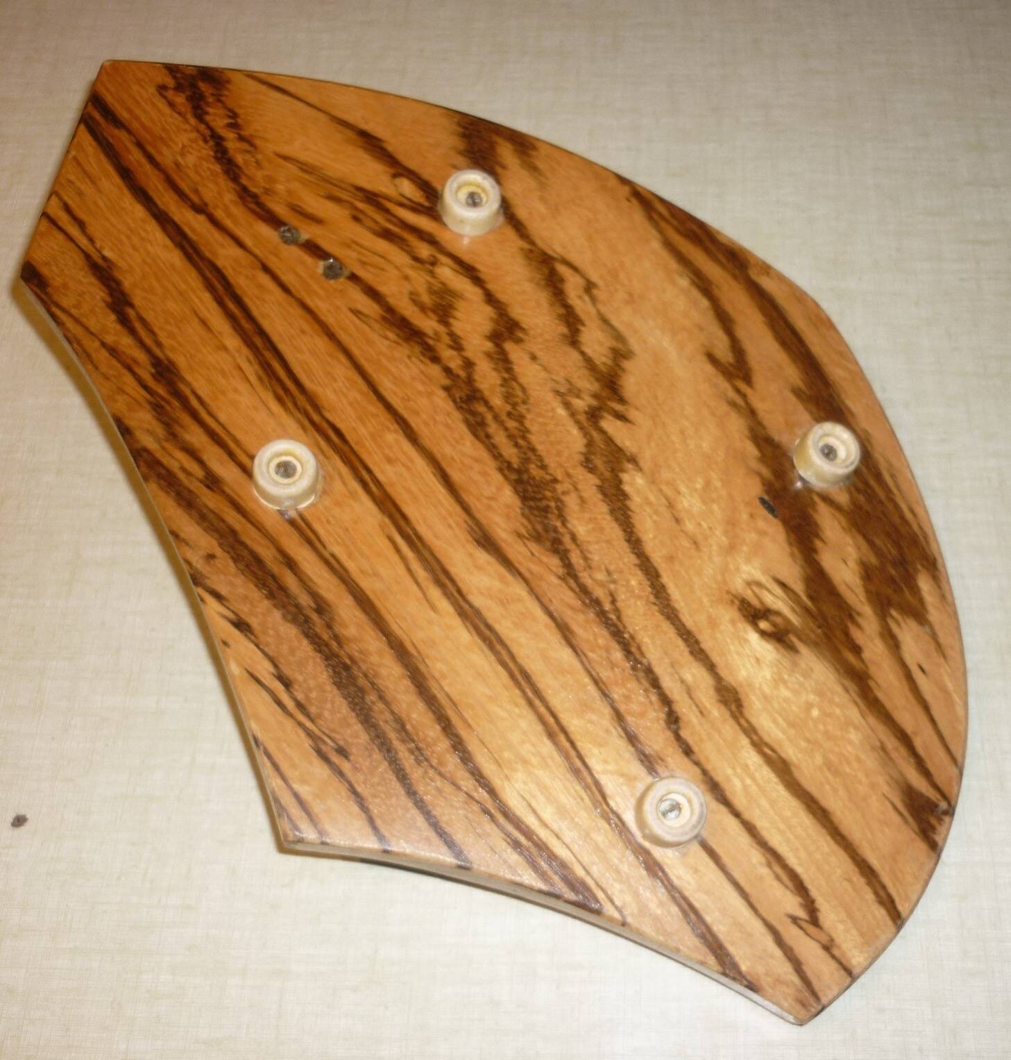 Veined wood cheese board