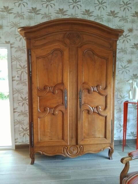 Antique wardrobe from the late 19th century, fully restored in 1989.