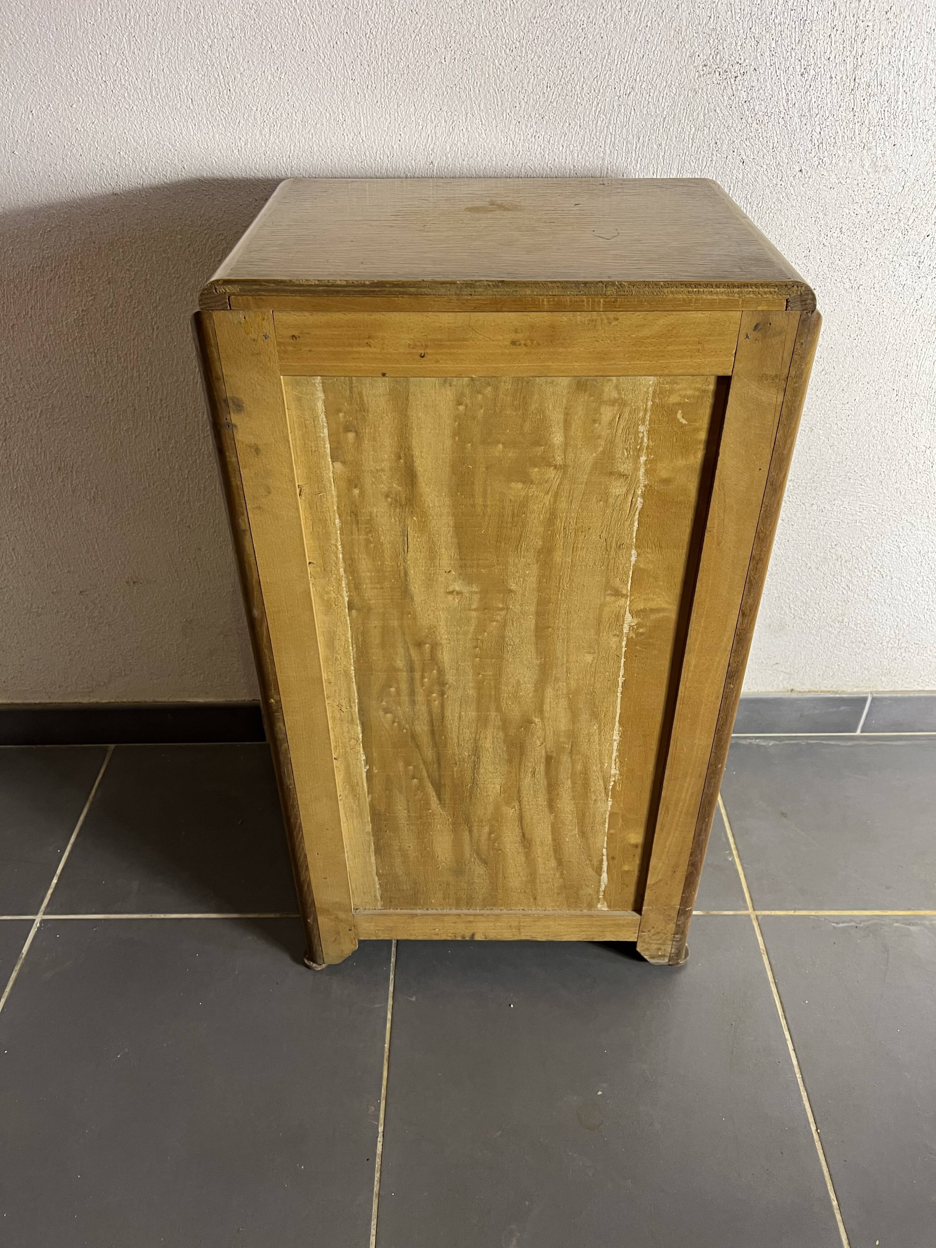 Meuble à rideau
