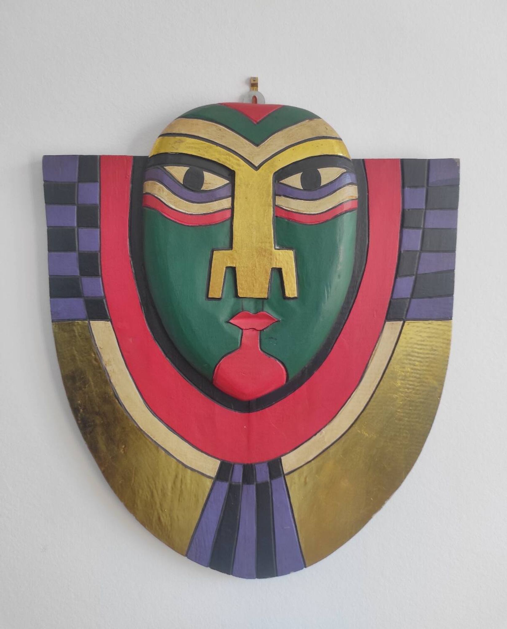 Masque mural artisanal décoratif en bois peint