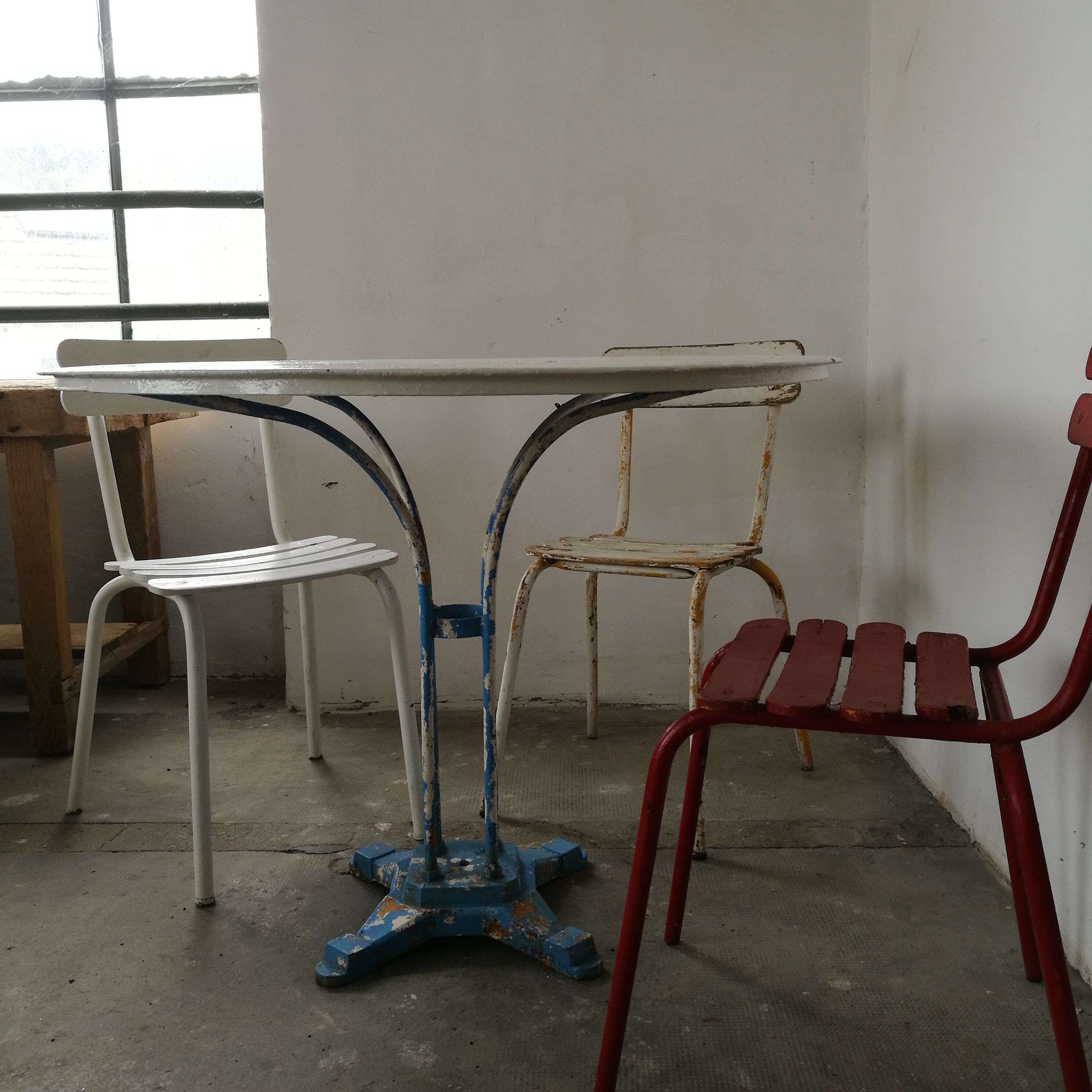 Guerin metal garden table, bistro table, cast foot