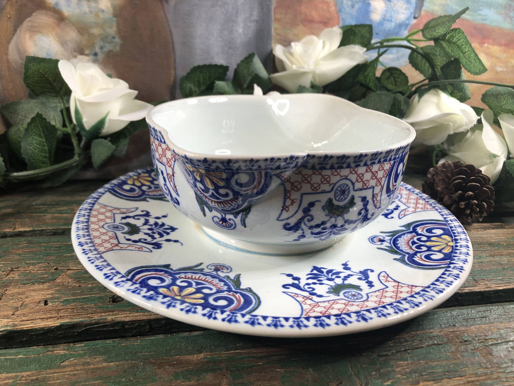 Gravy boat and its frame Gien Royal