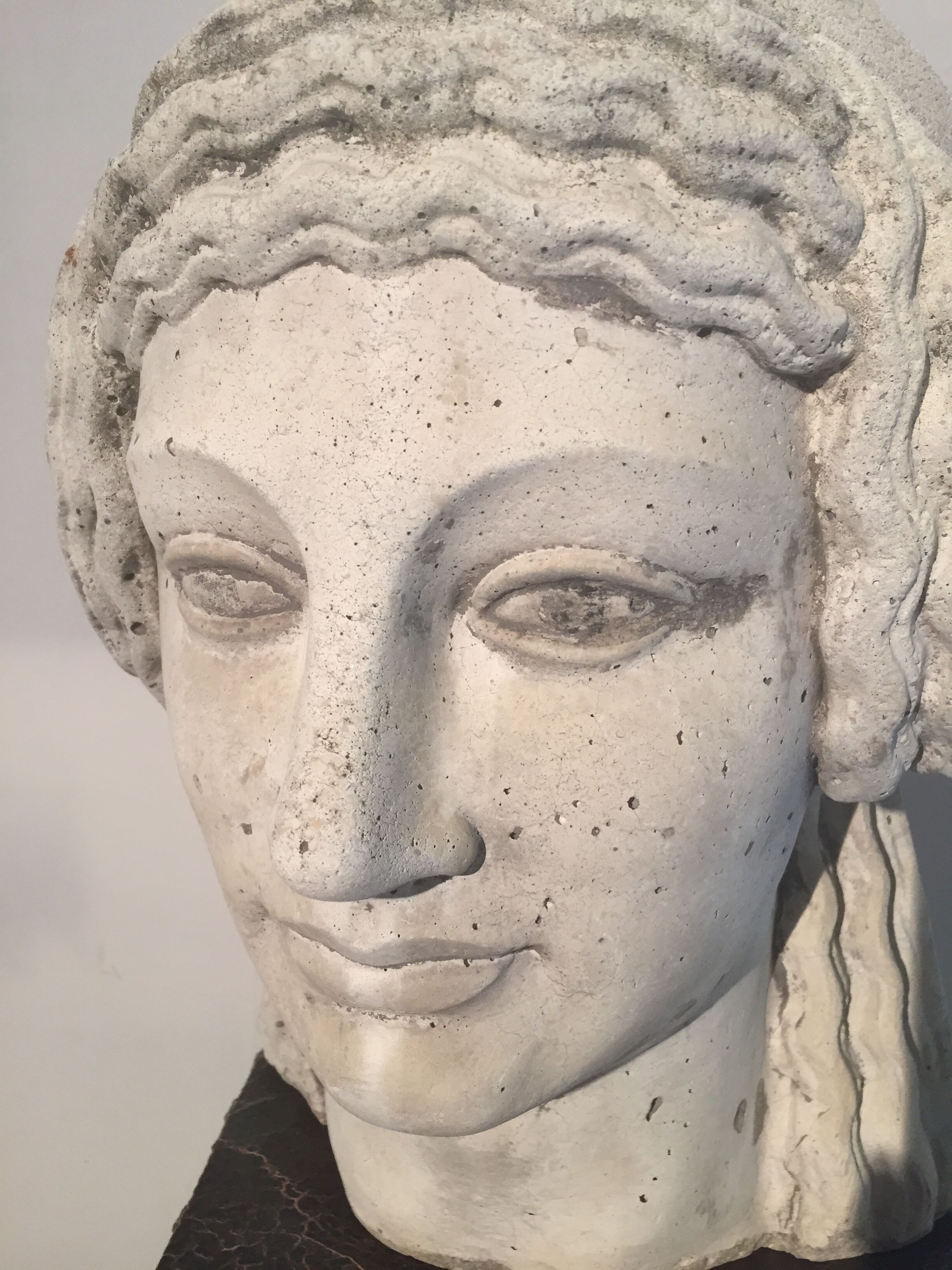 About stone bust greek