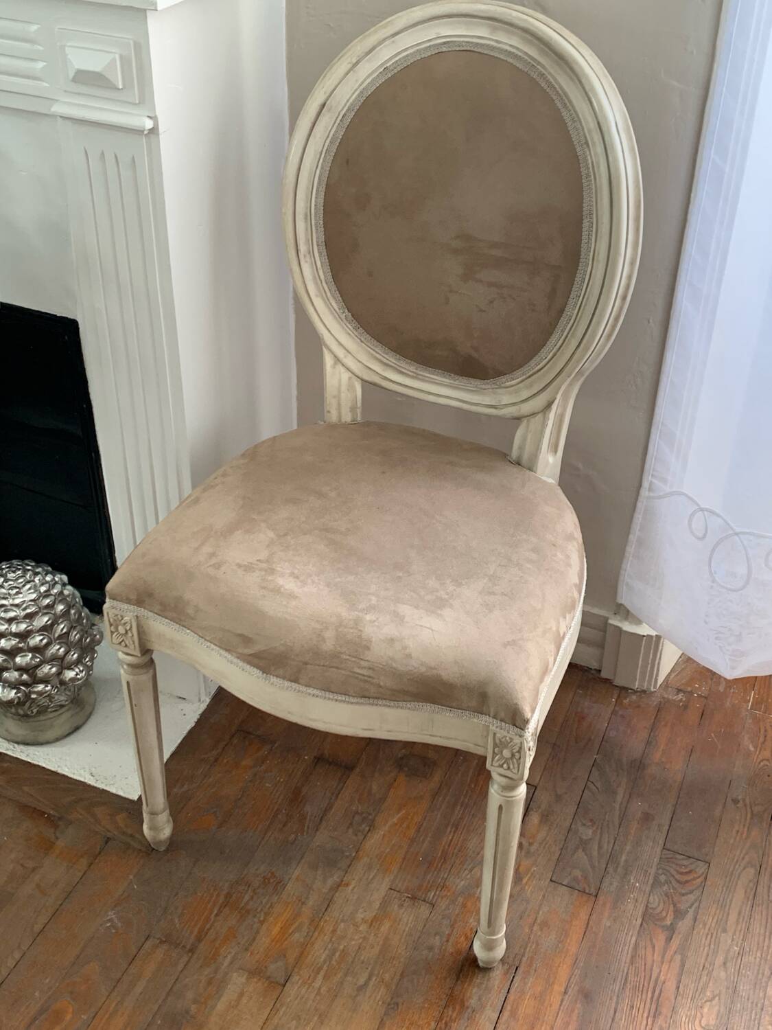 Medallion chair