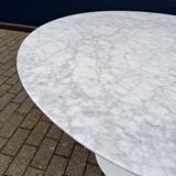 Original Knoll Tulip dining table in Carrara marble (120cm)