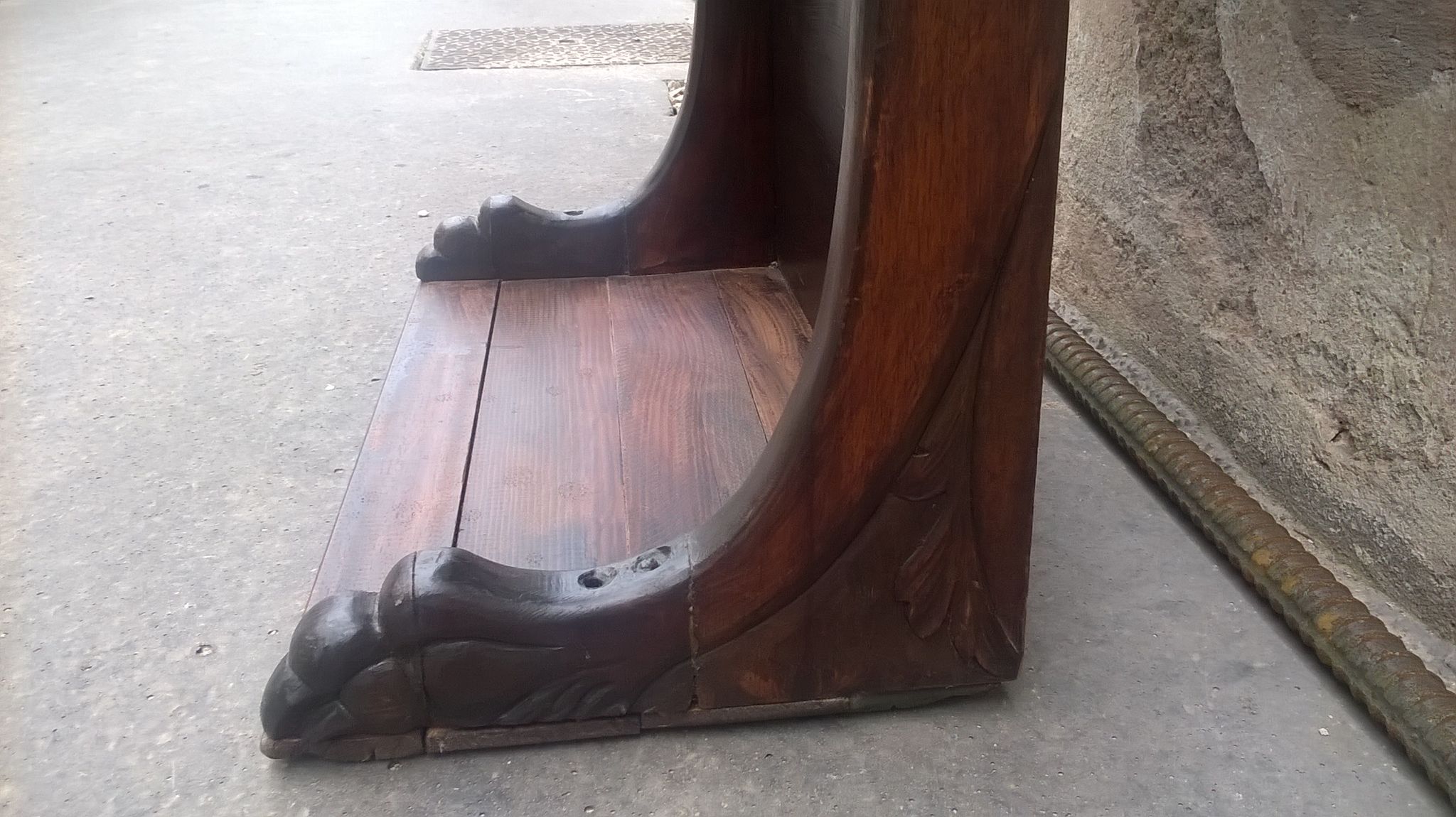 Meuble étagère sculpté