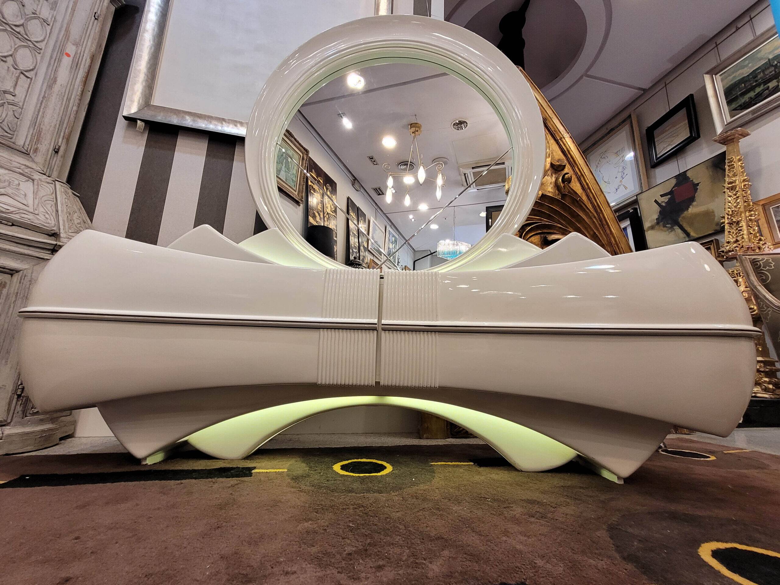 Cómoda / Tocador style Space Age, Firma DBM, lacquered wood and glass fiber, 70's – Italia