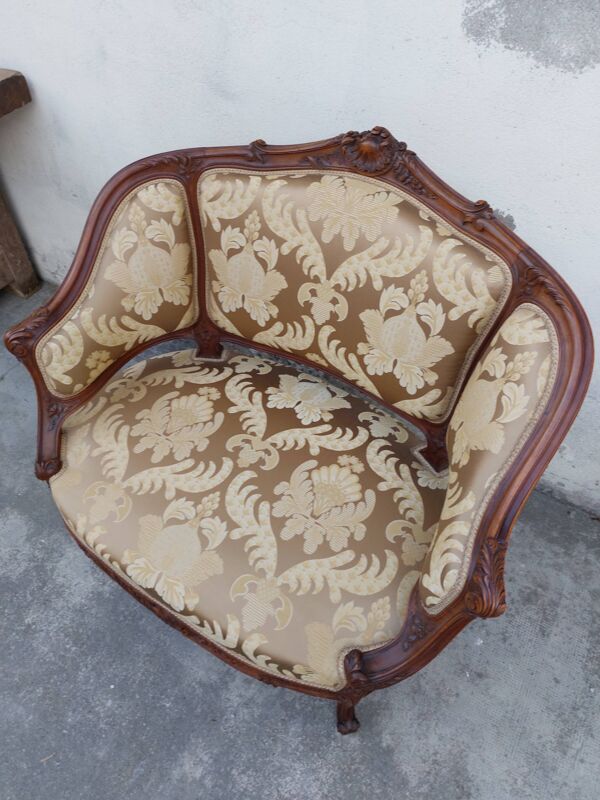 Fauteuil bergère louis XV en Noyer sculpté