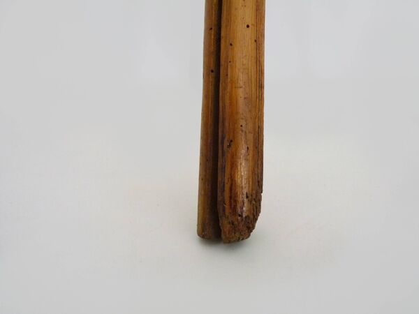 Ancien Billot de boucher tripode en chêne, sellette, tabouret. Années 5O
