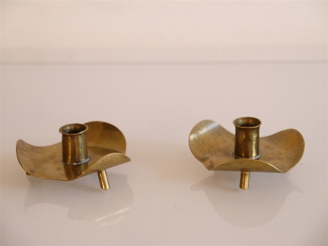 Paire de bougeoirs scandinave en laiton 1960