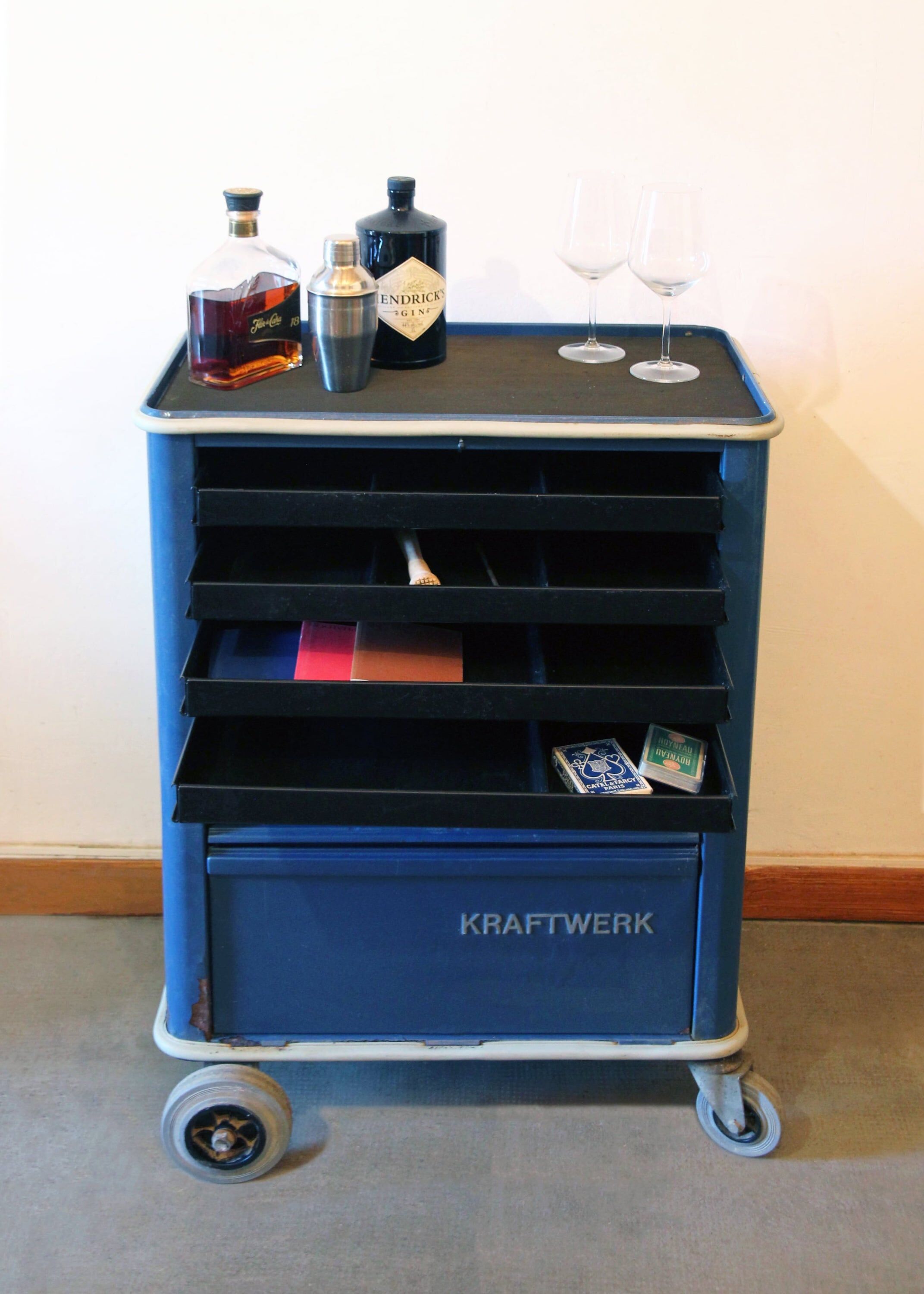 Servant / Industrial workshop bar