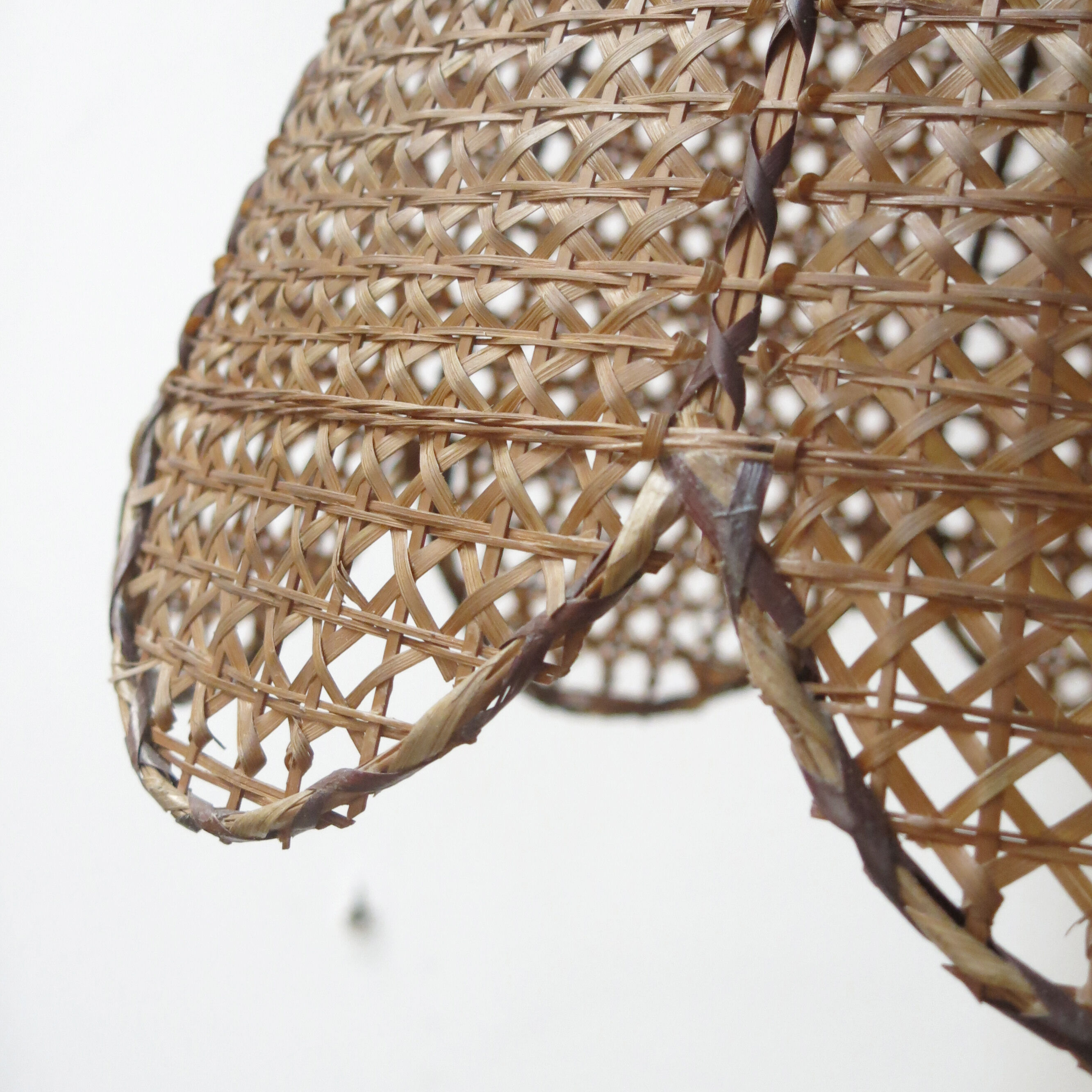 Hanging lamp in rattan and cannage
