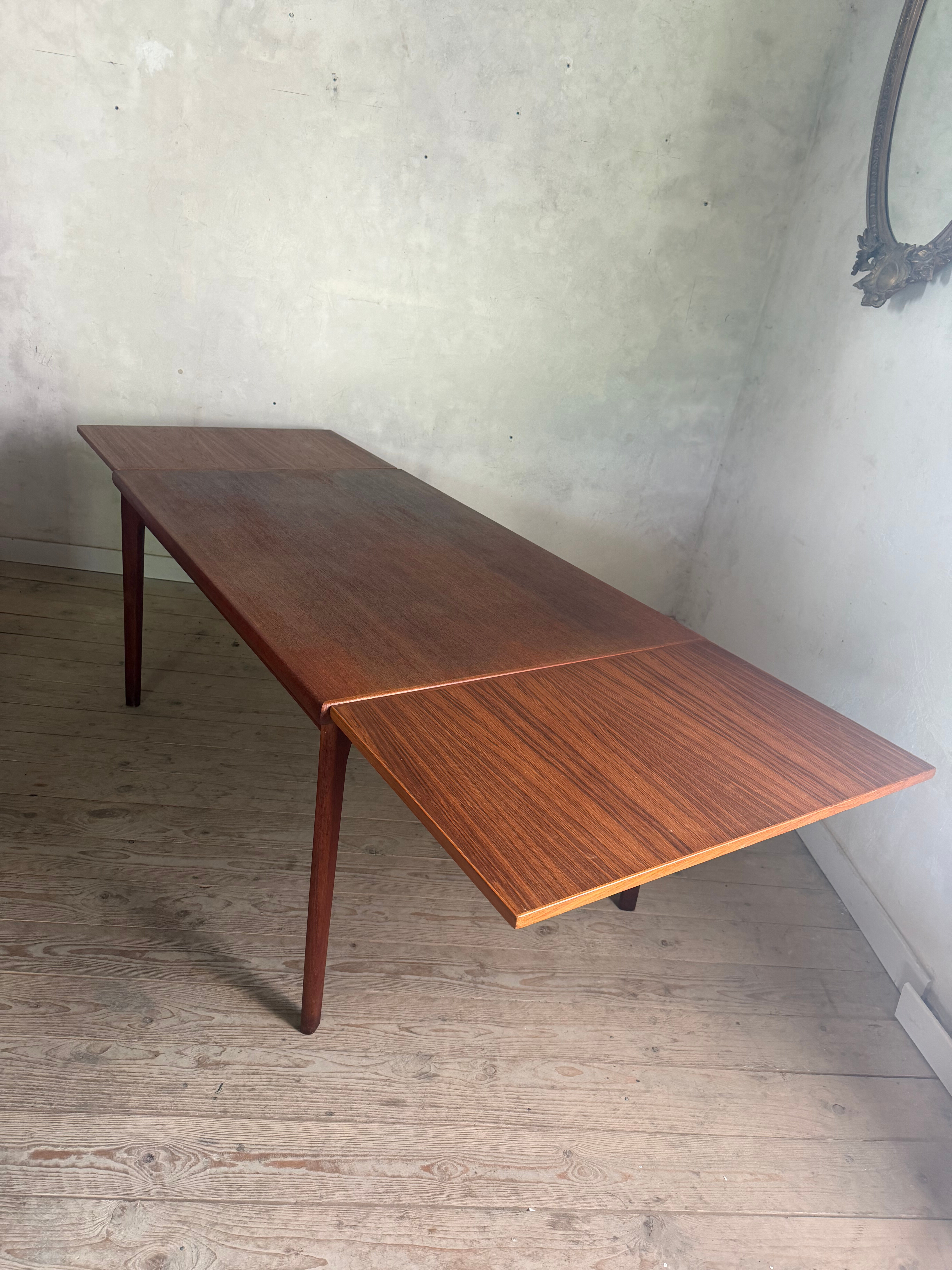 Table rectangulaire scandinave vintage en teck