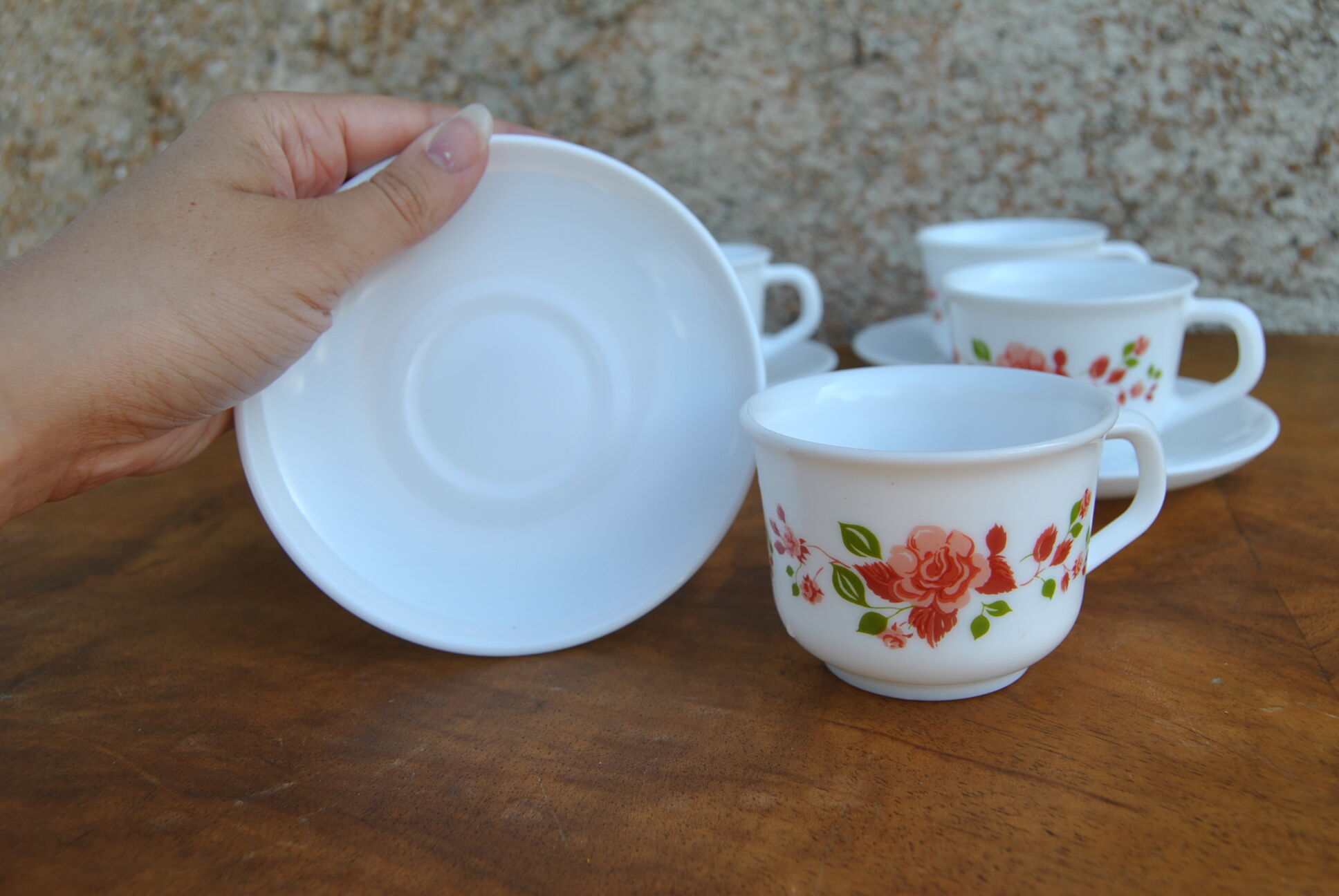 Series of 4 cups et under cups pink patterns Arcopal 80s