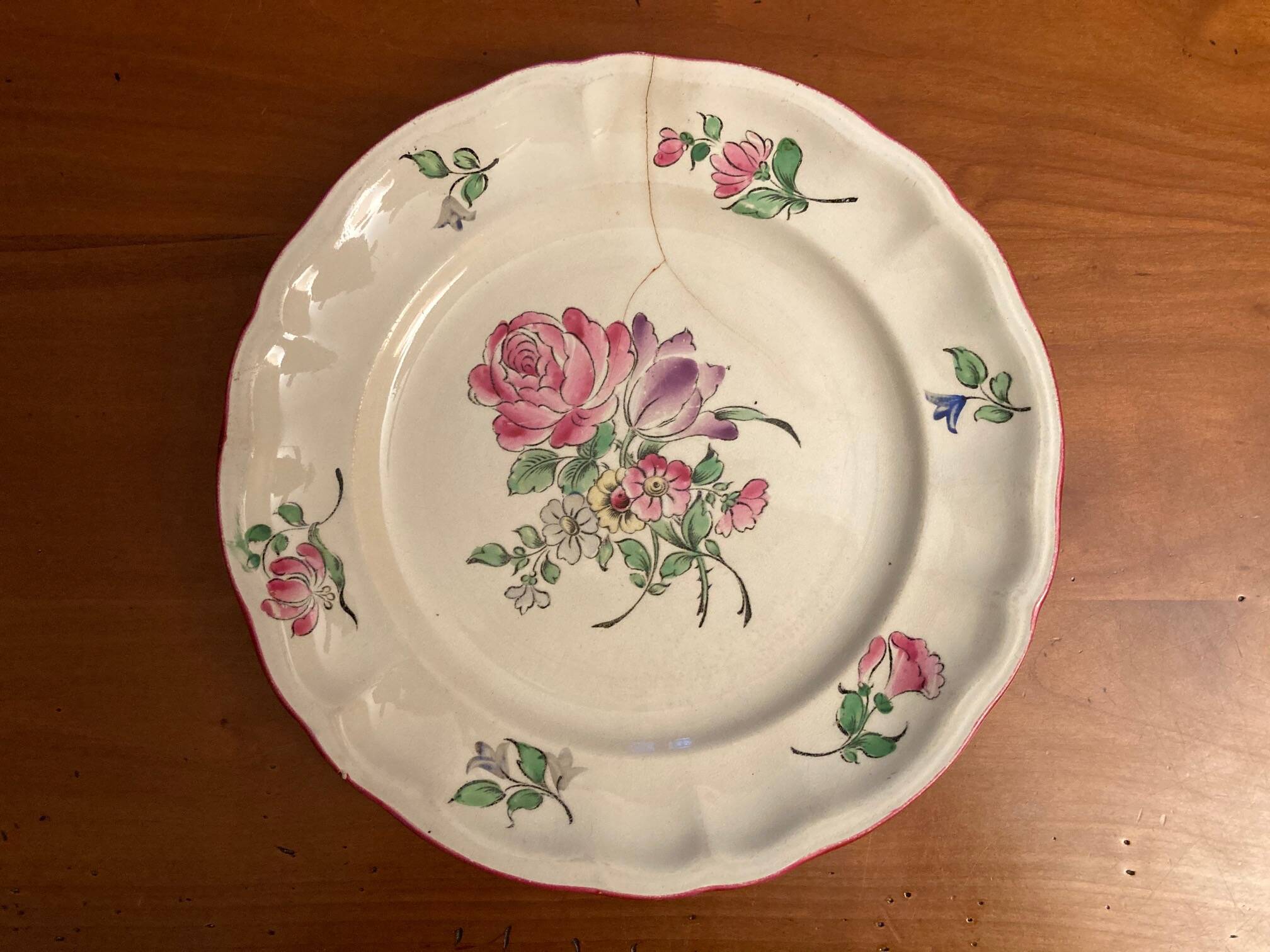 Set of 2 decorative floral plates