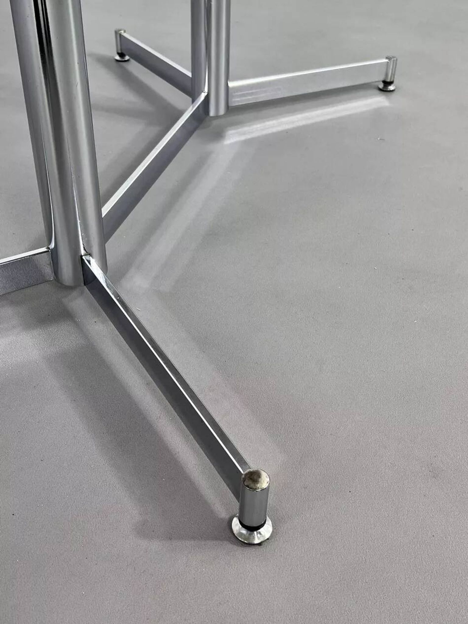 Table de repas ovale et extensible des années 50 chrome et formica