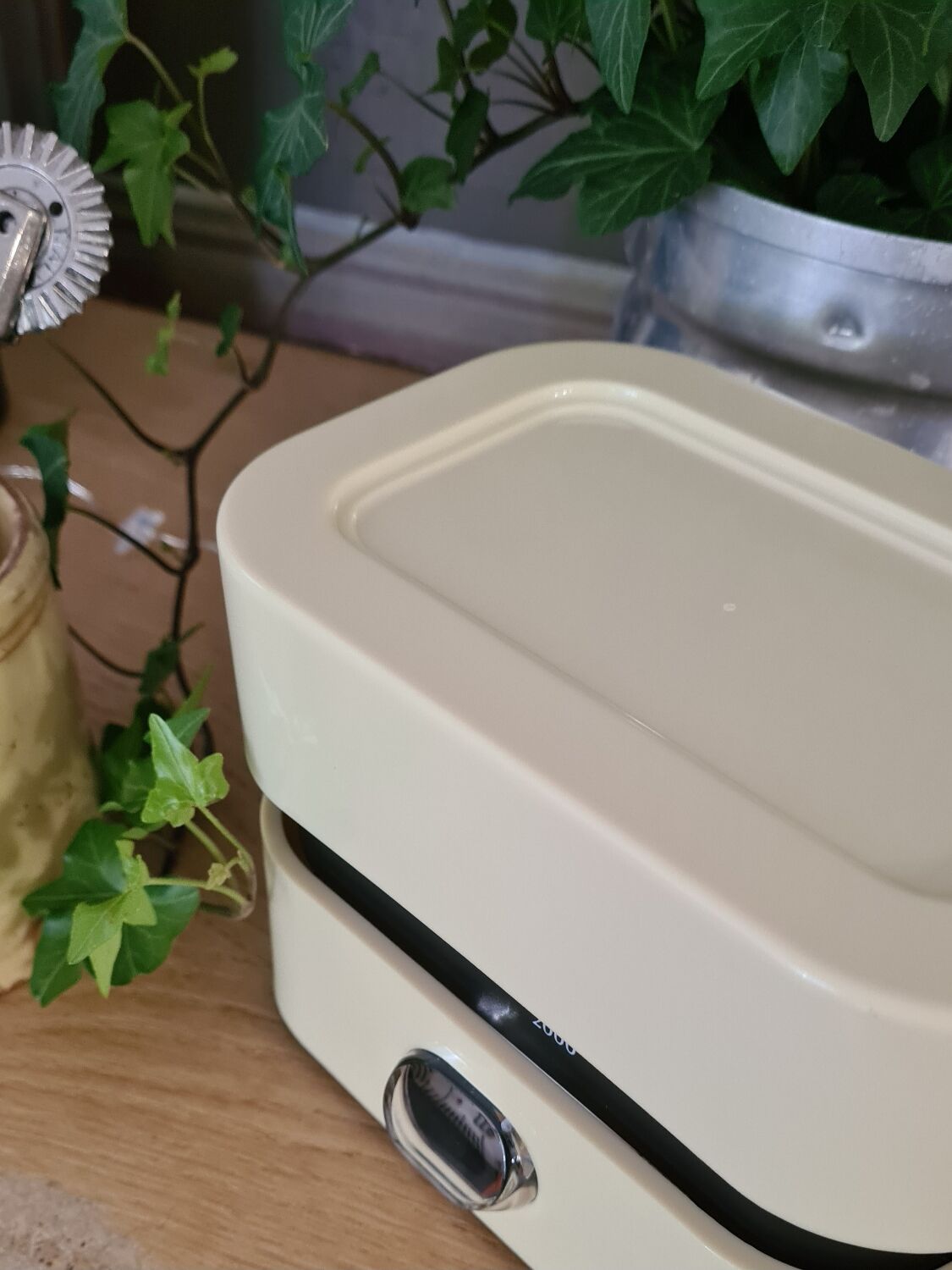 Vintage kitchen scale