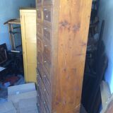 Furniture with clamshell