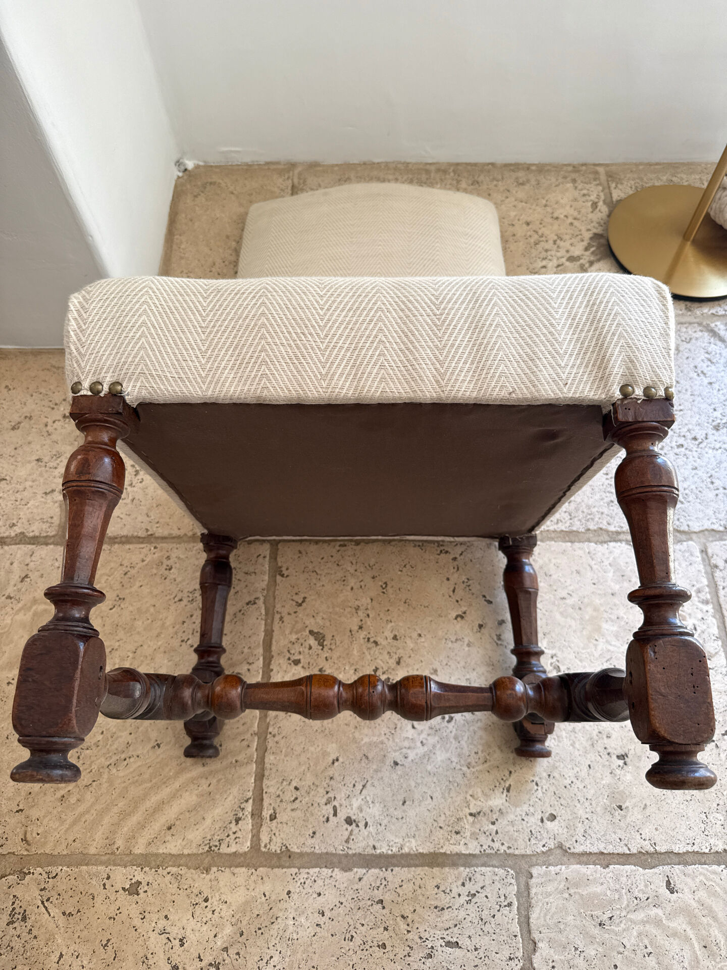 Antique Louis XIII style chair in walnut – fully reupholstered