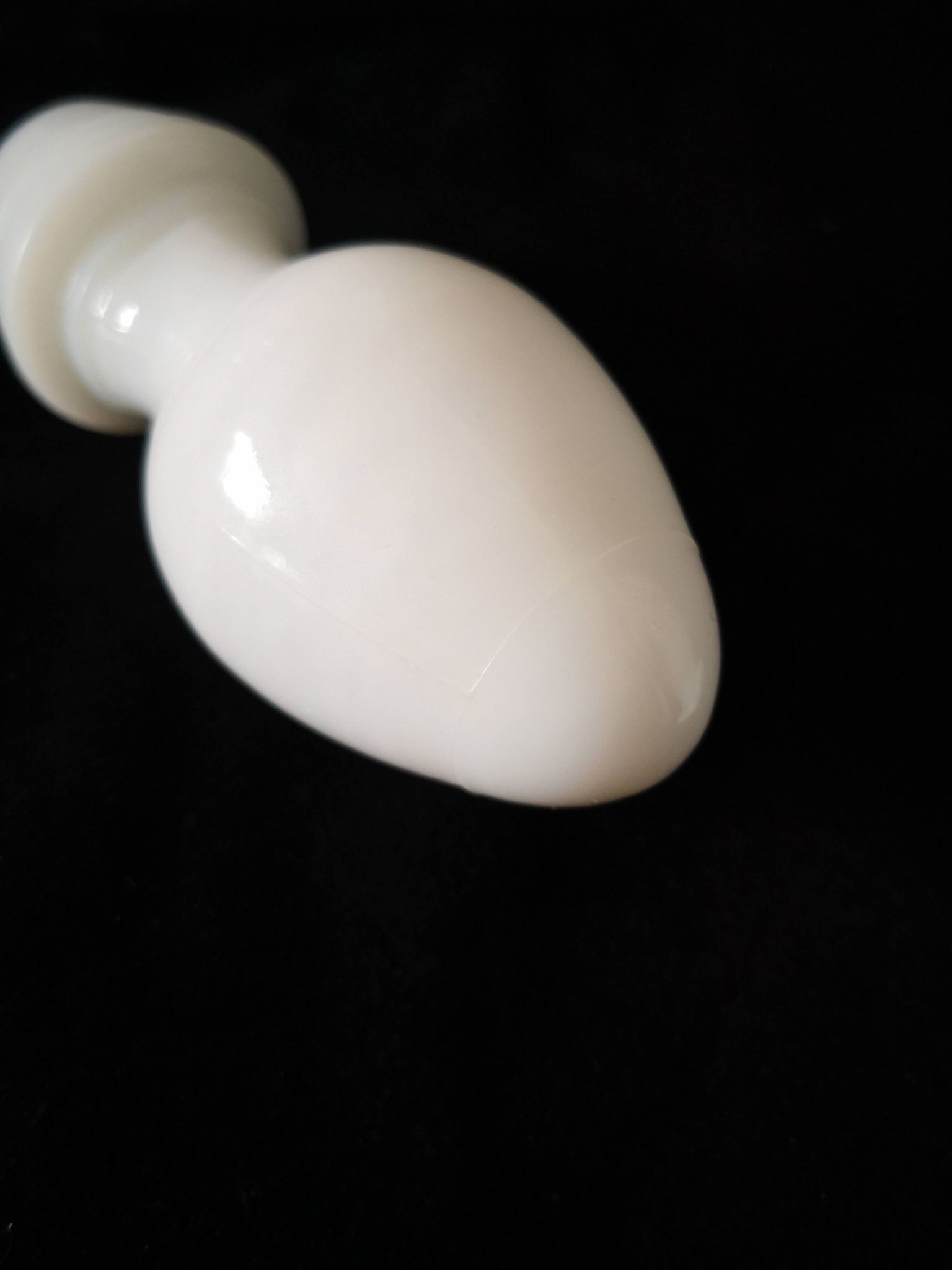 carafe en opaline blanche