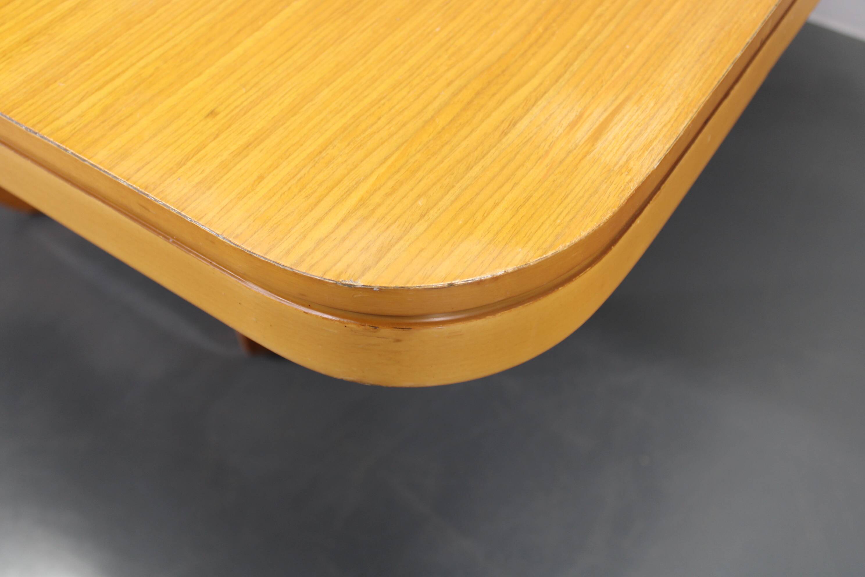 1970s Italian Extendable Dining Table in Maple Finish