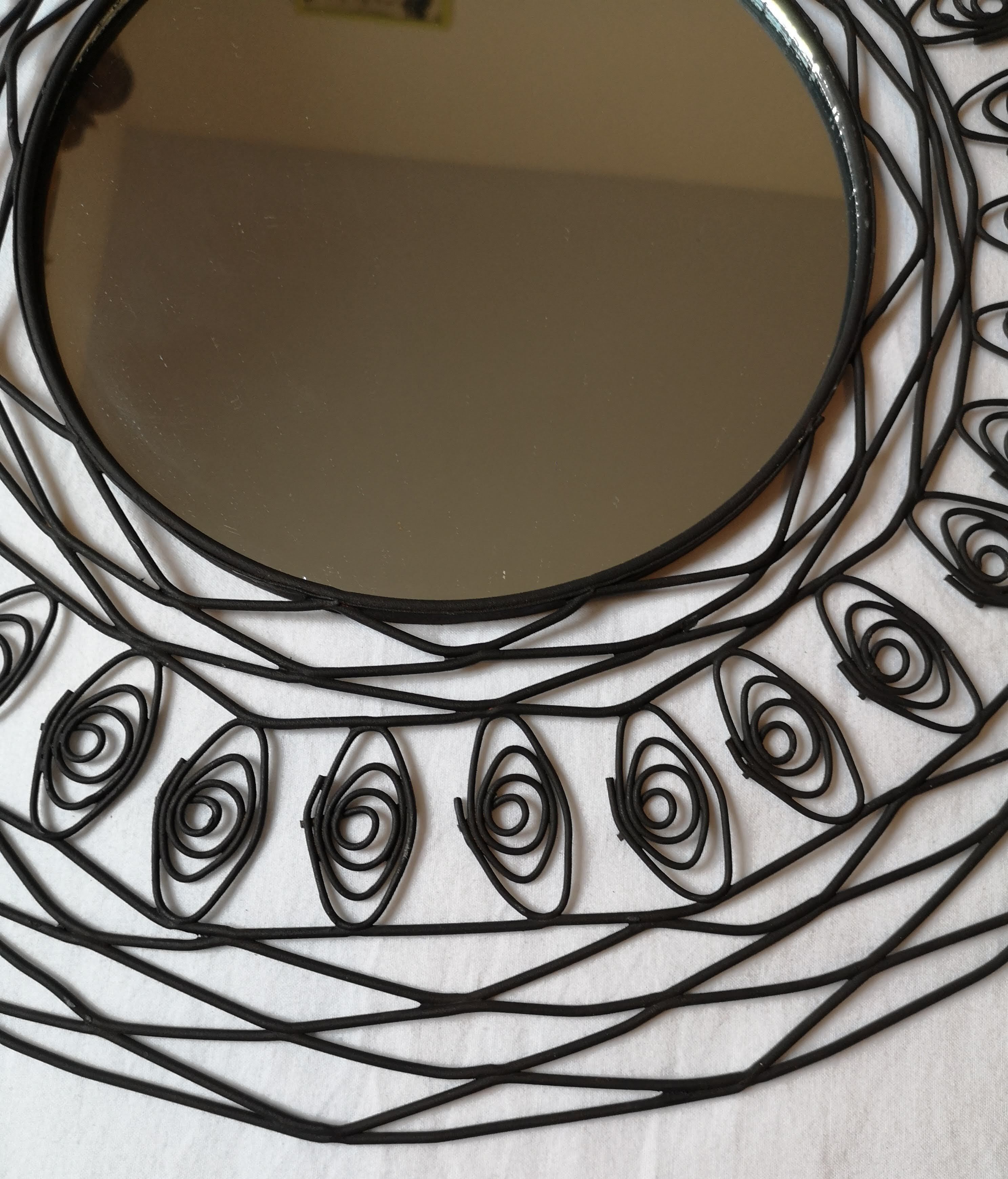 Black metal round mirror - 43cm