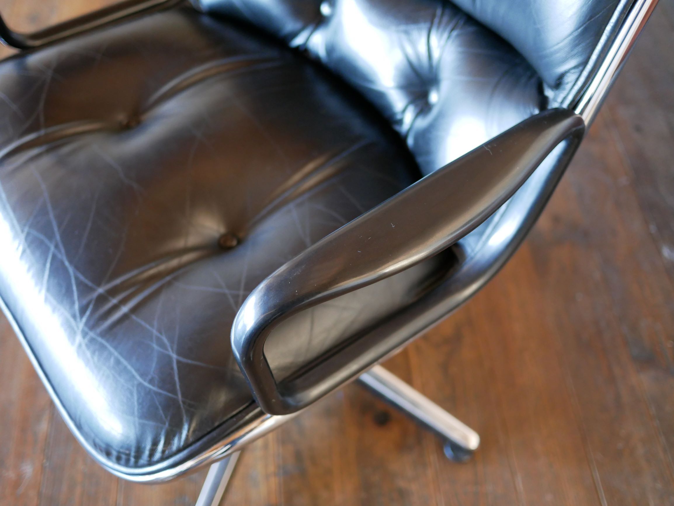Leather armchair black by Charles Pollock for Knoll International