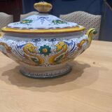 Hand-painted faience soup tureen from Deruta – Italy