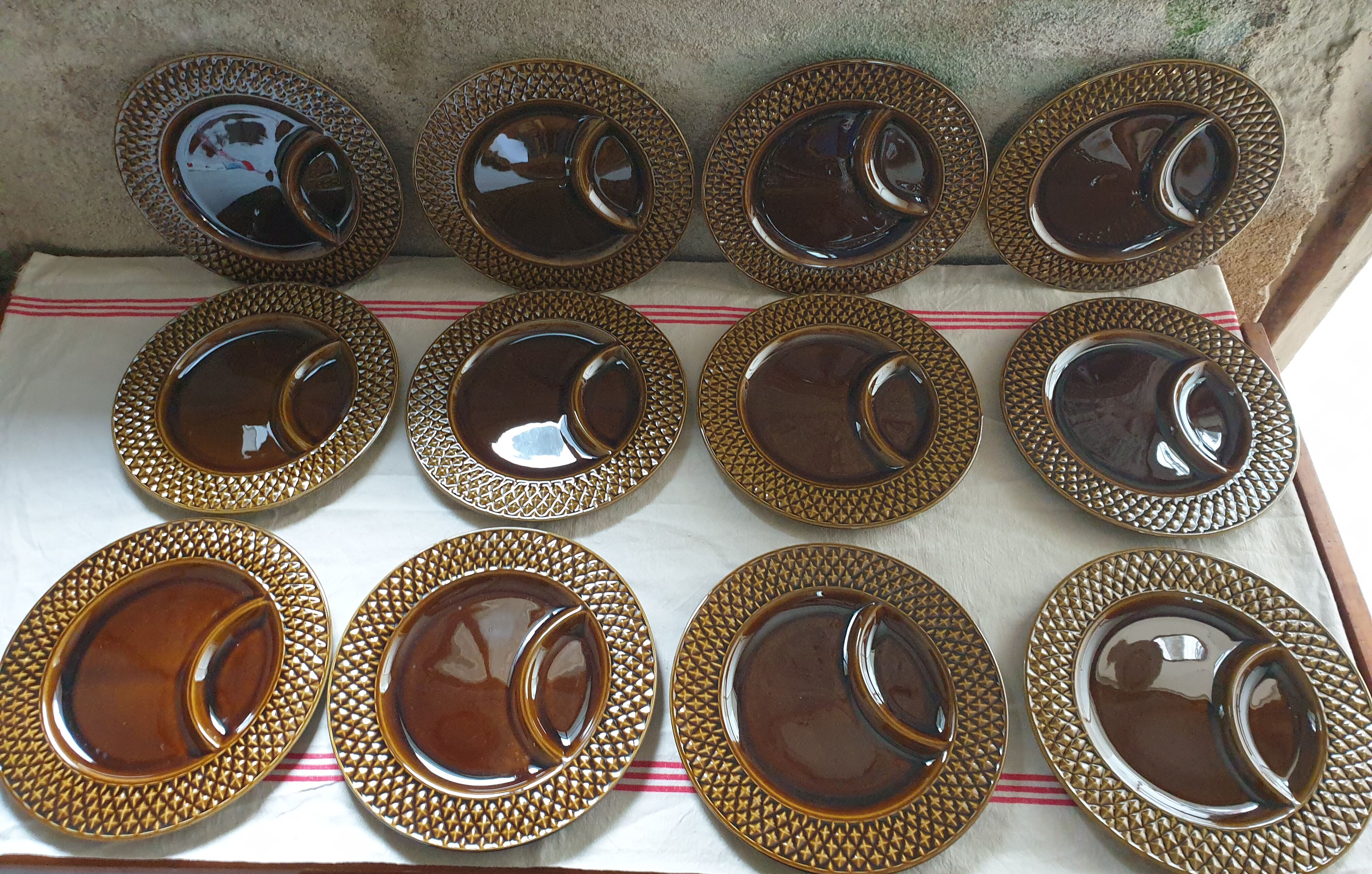 12 Digoin Saarguemines 70's compartment plates