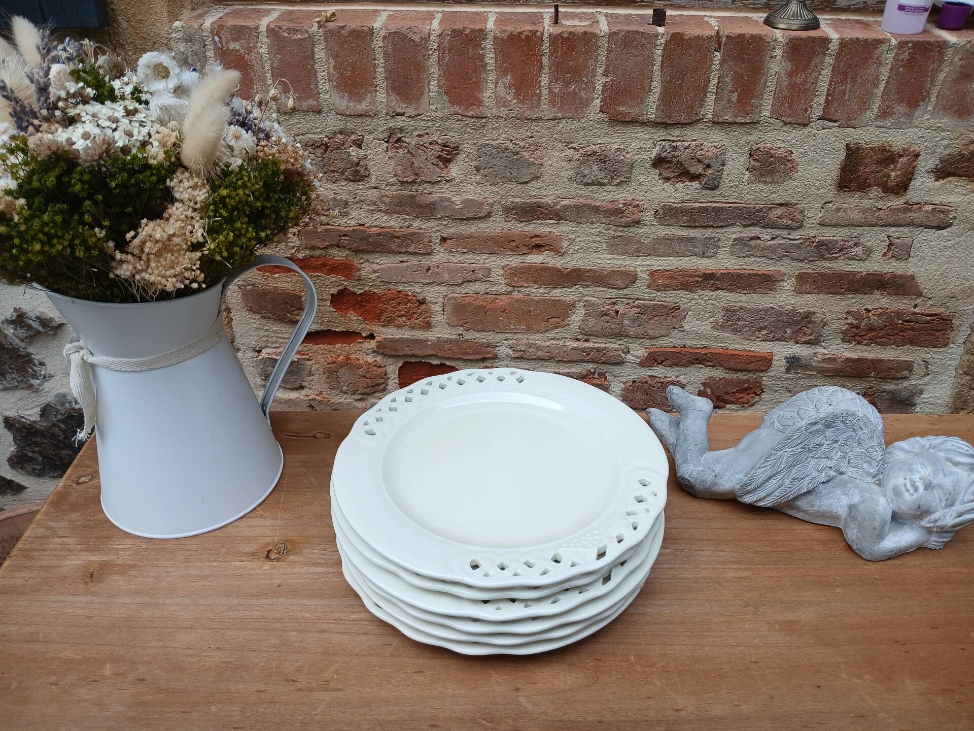 12 Italian ceramic plates