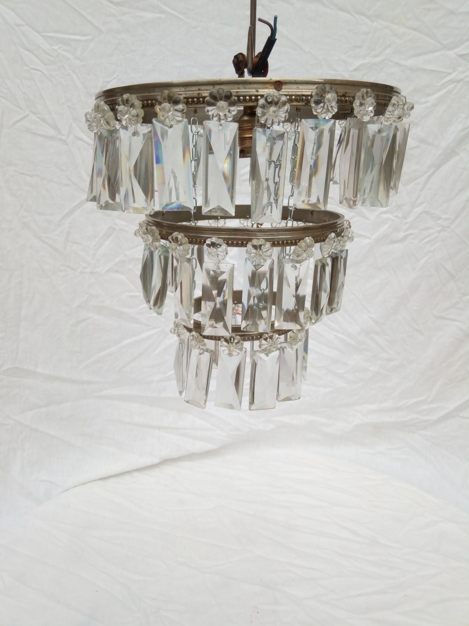 Ancien lustre, plafonnier bronze et pampilles, des années 1900
