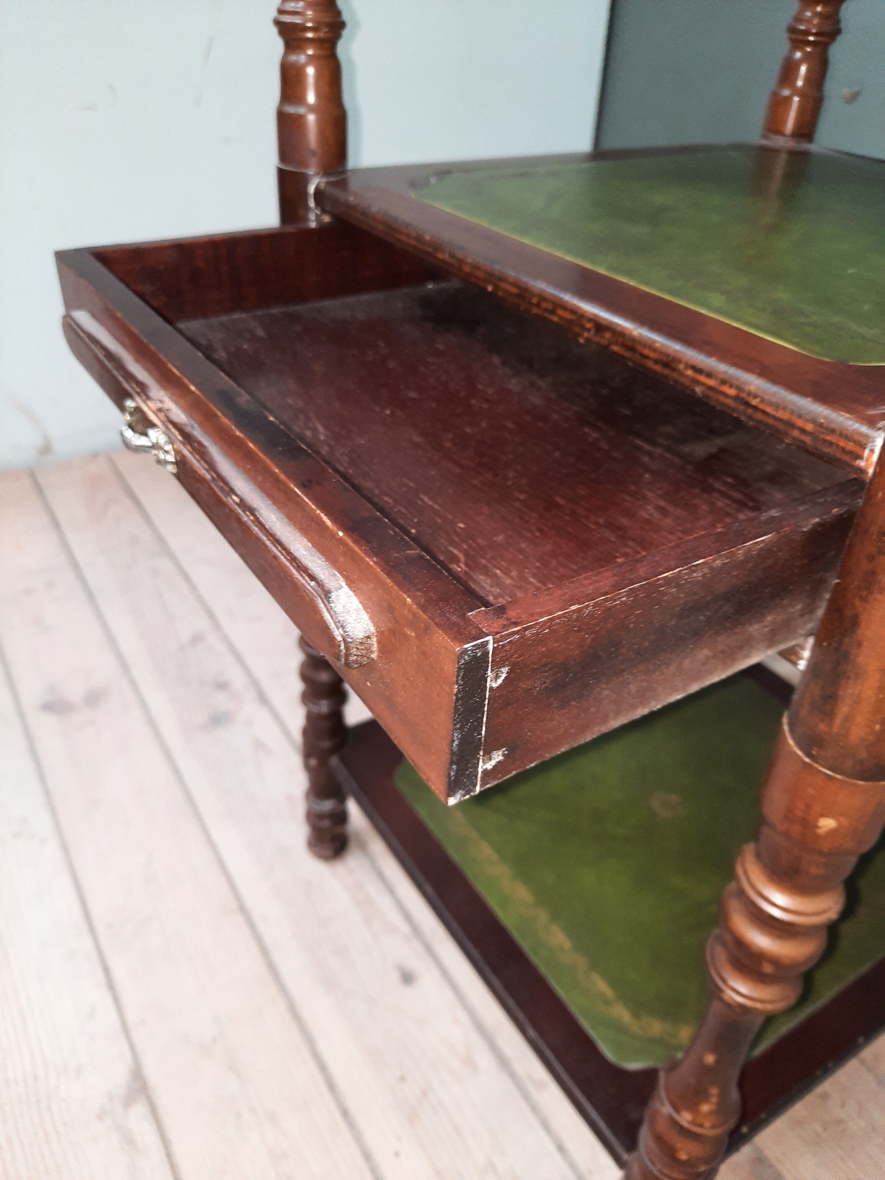 Auxiliary shelf