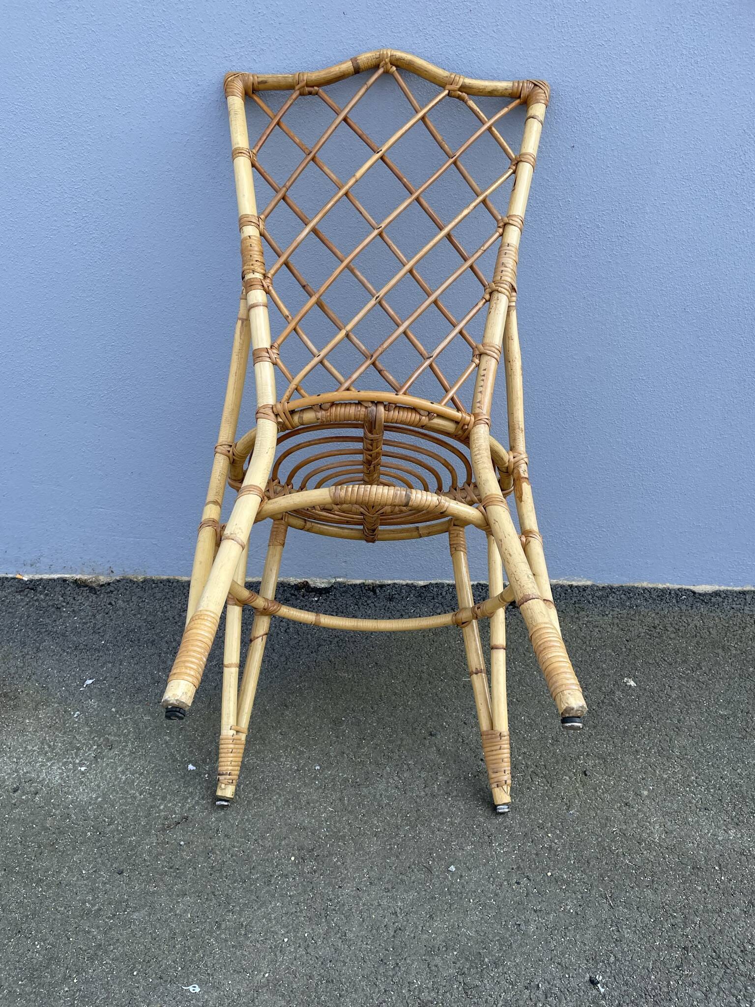 Chaises en rotin  à croisillons