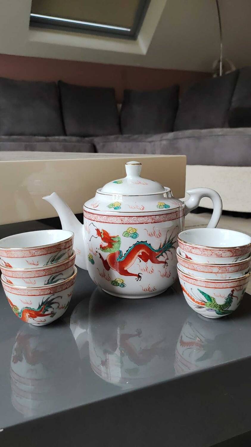 Chinese tea service/Teapot + 6 cups. In fine porcelain. Dragons/Phoenix decor. Feng Shui Rose Family Style. 70s