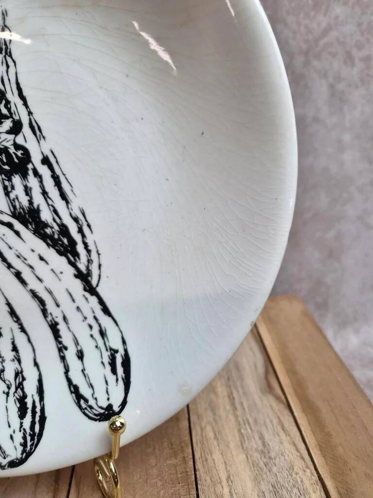 Flat plate Gien France vegetable garden decoration black and white courgettes