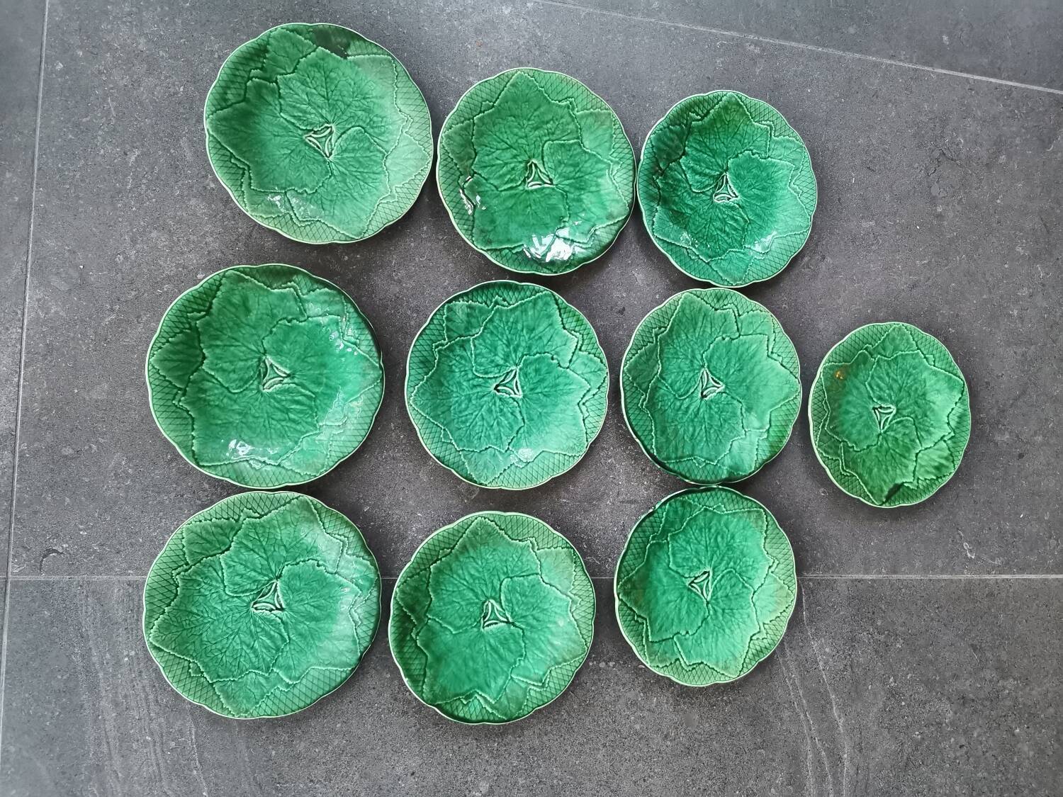 Set of 10 vintage Gien barbotine plates