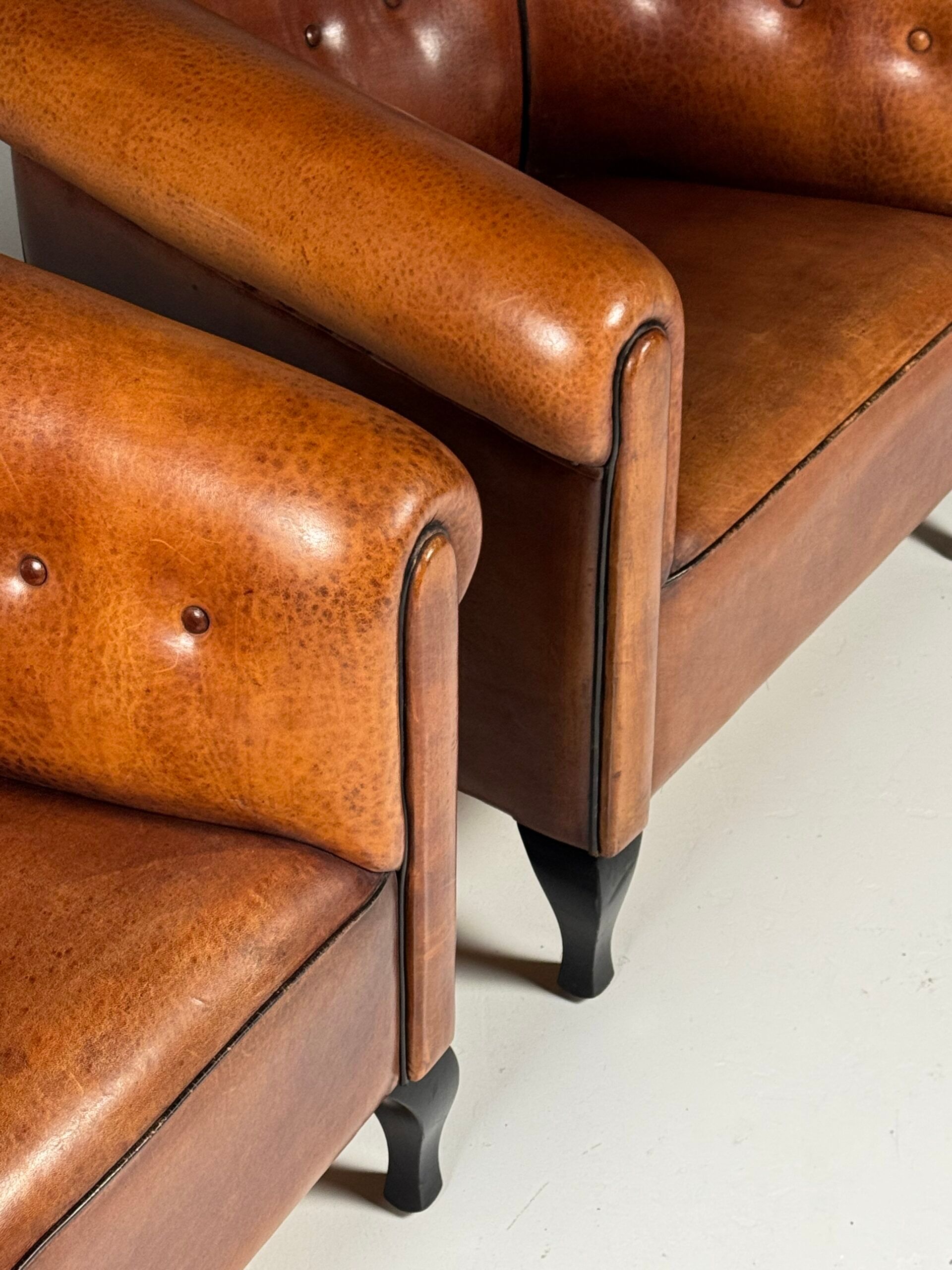 Ensemble de 2 fauteuils club en peau de mouton