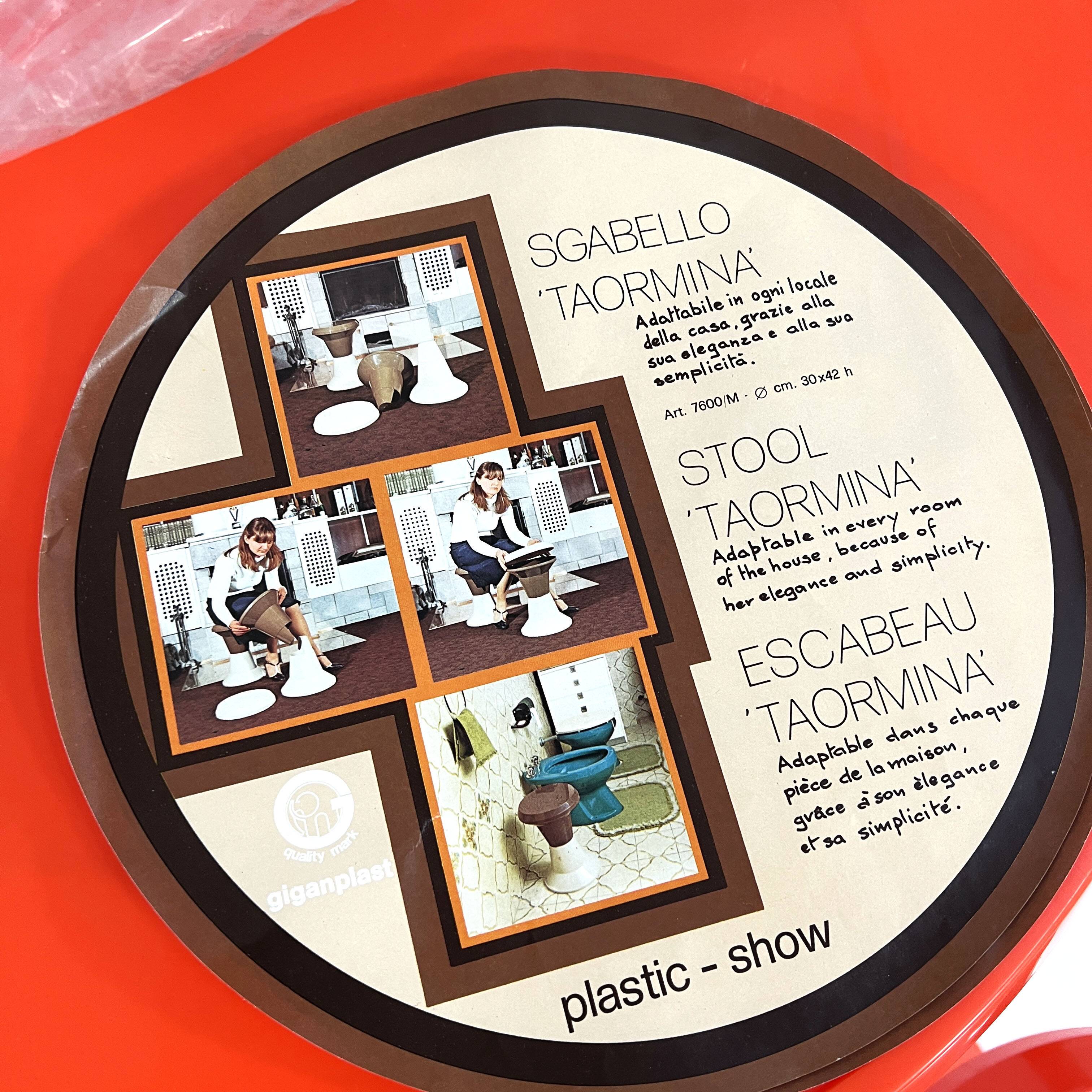 Set of 4 stools and a table model Taormina by Giganplast, 1970.