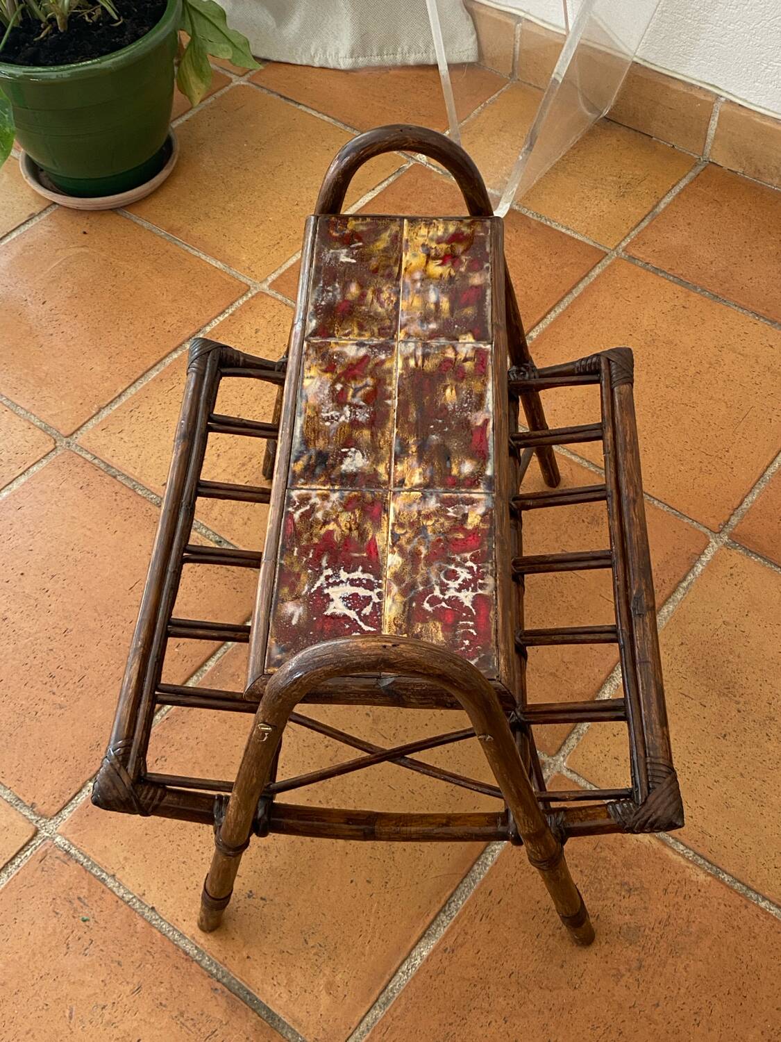 Rattan magazine rack, shelf with ceramic tiles R. Capron