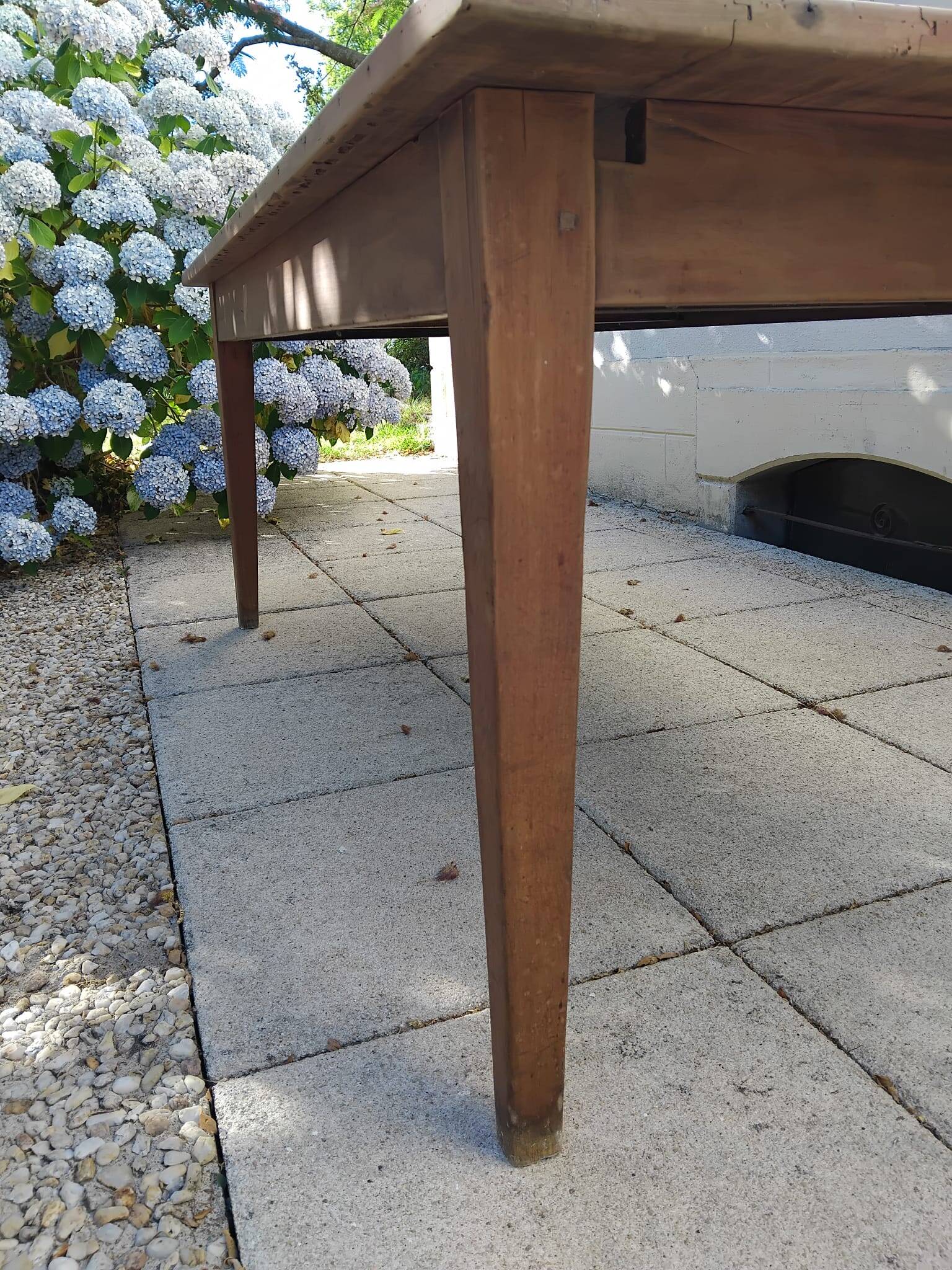 Farm table